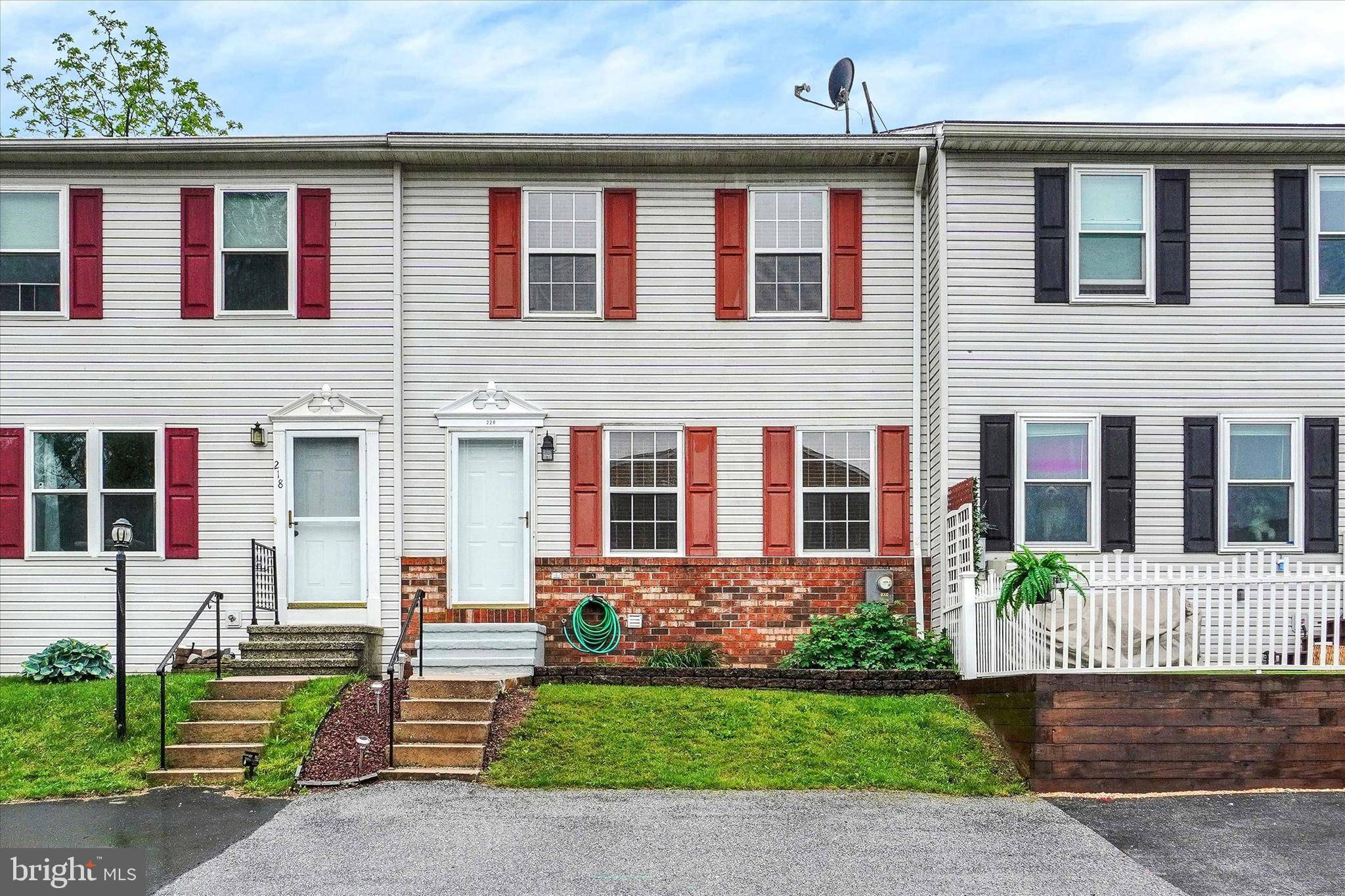 Etters, PA 17319,220 WHITE DOGWOOD DR
