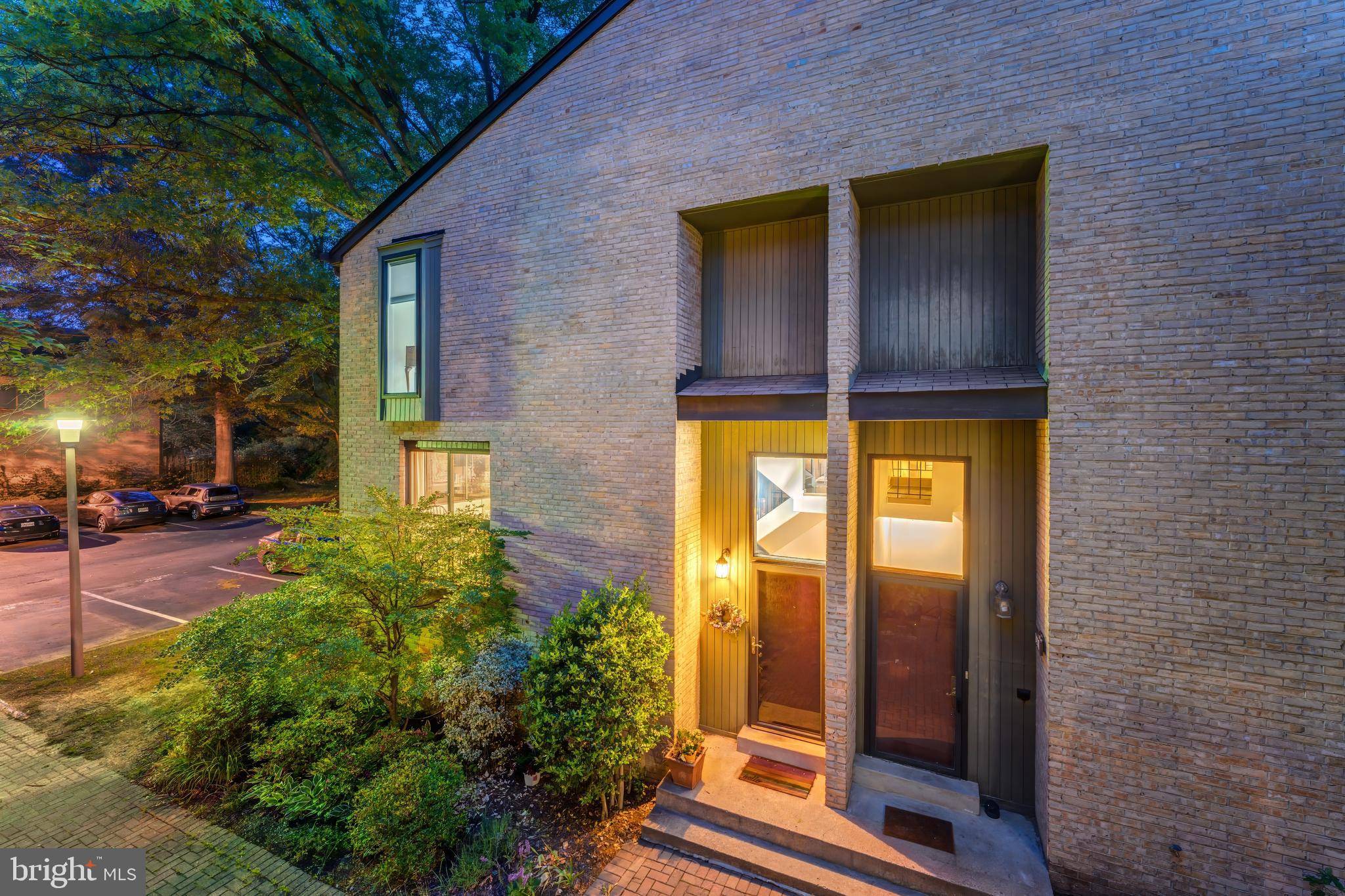 Fairfax, VA 22031,3131 EAKIN PARK CT