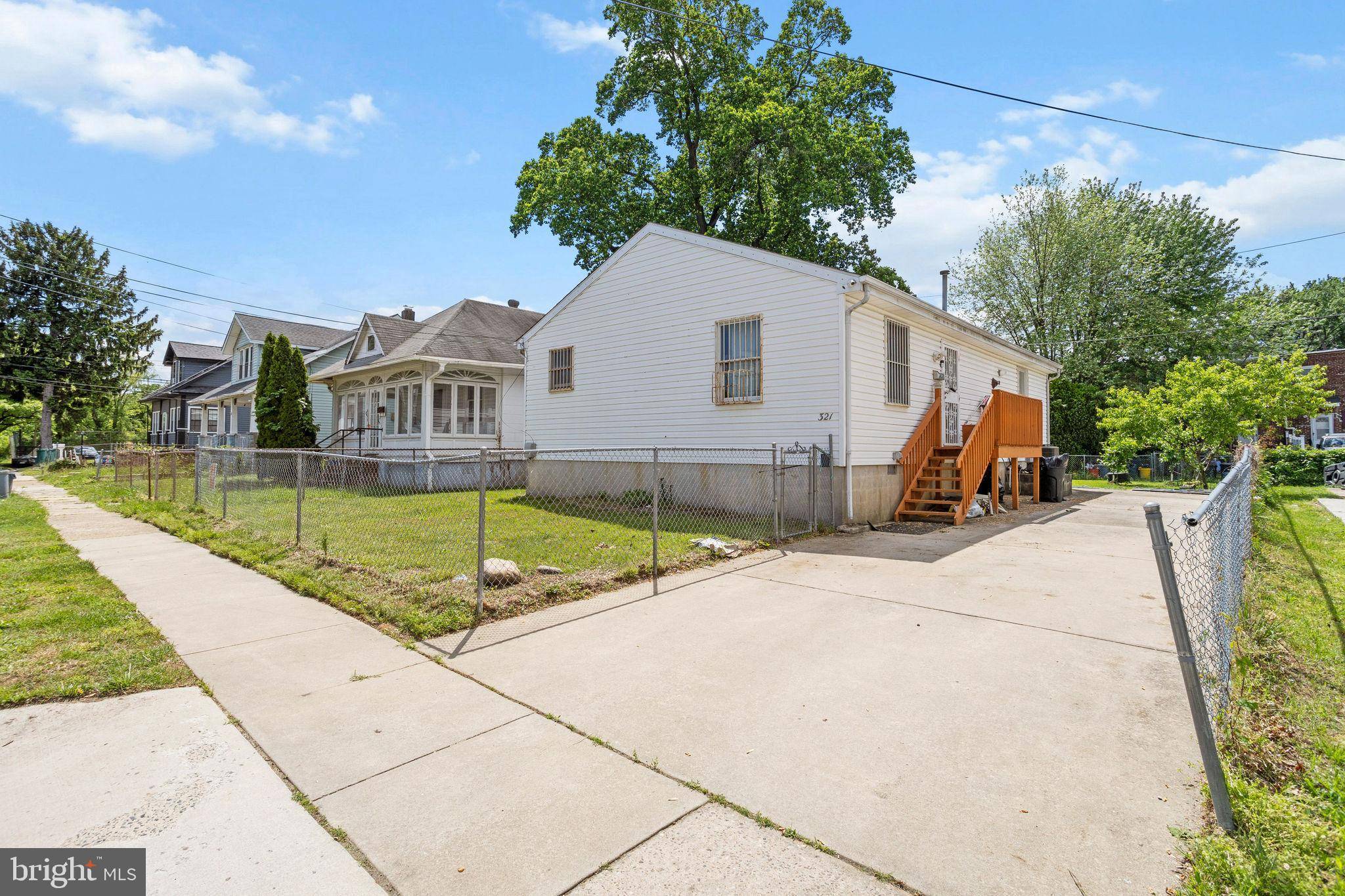 Oaklyn, NJ 08107,321 LINDEN AVE