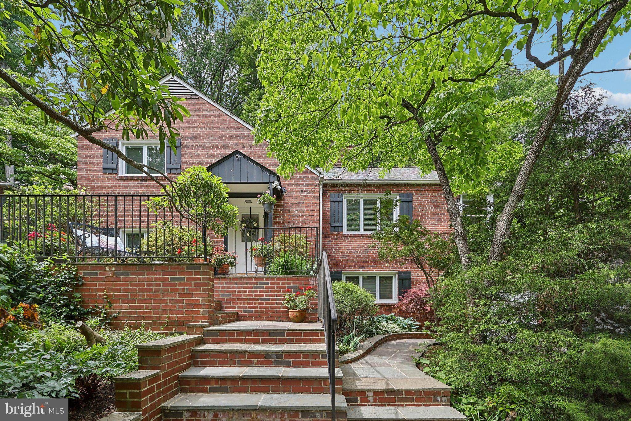 Arlington, VA 22207,3919 30TH ST N