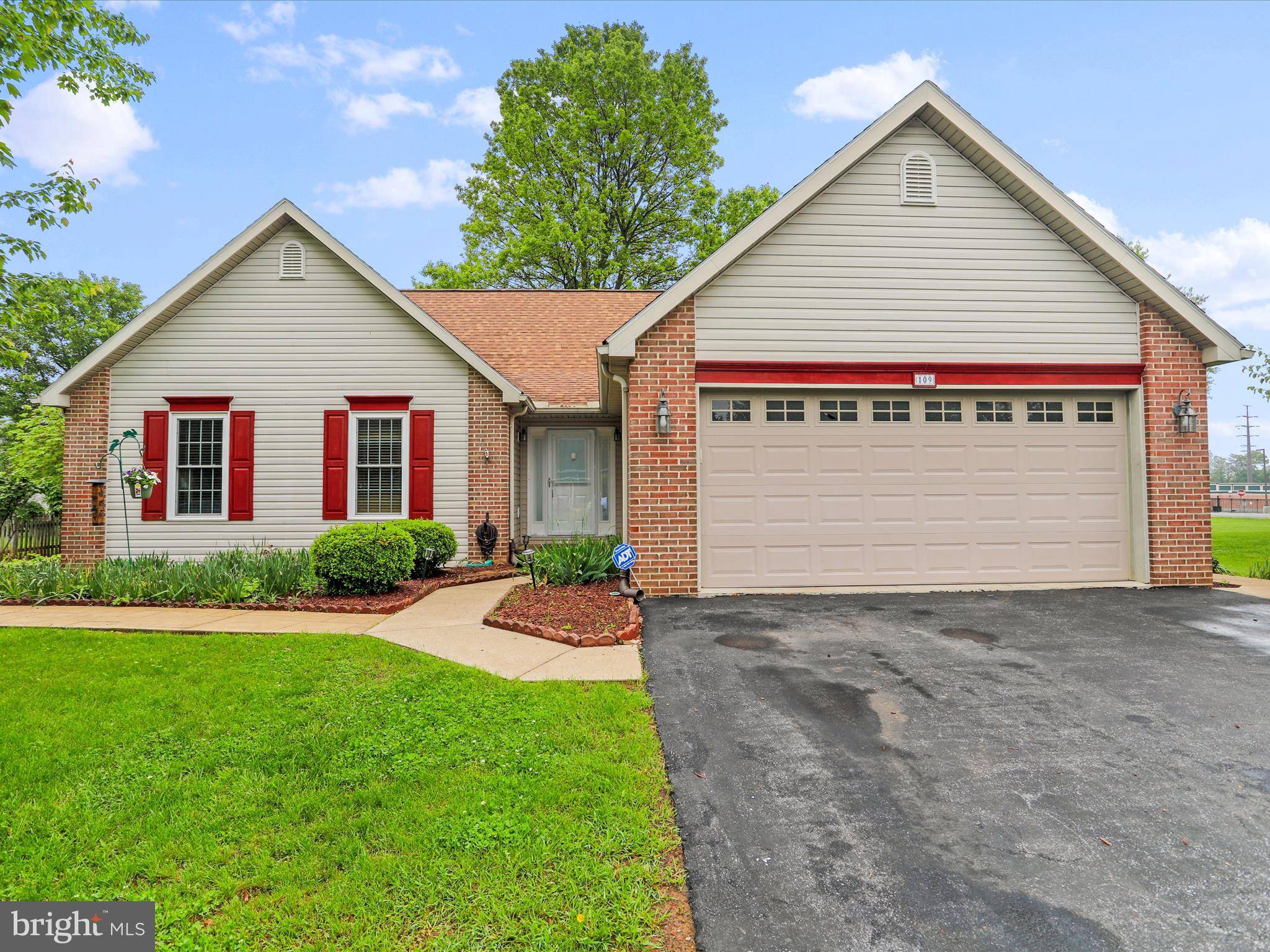 Falling Waters, WV 25419,109 FINCH LN
