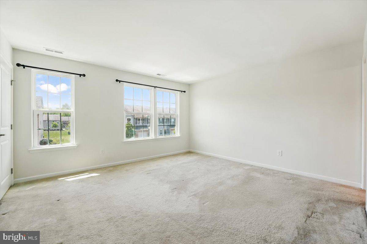 Hamilton, NJ 08619,18 SUNDANCE DR