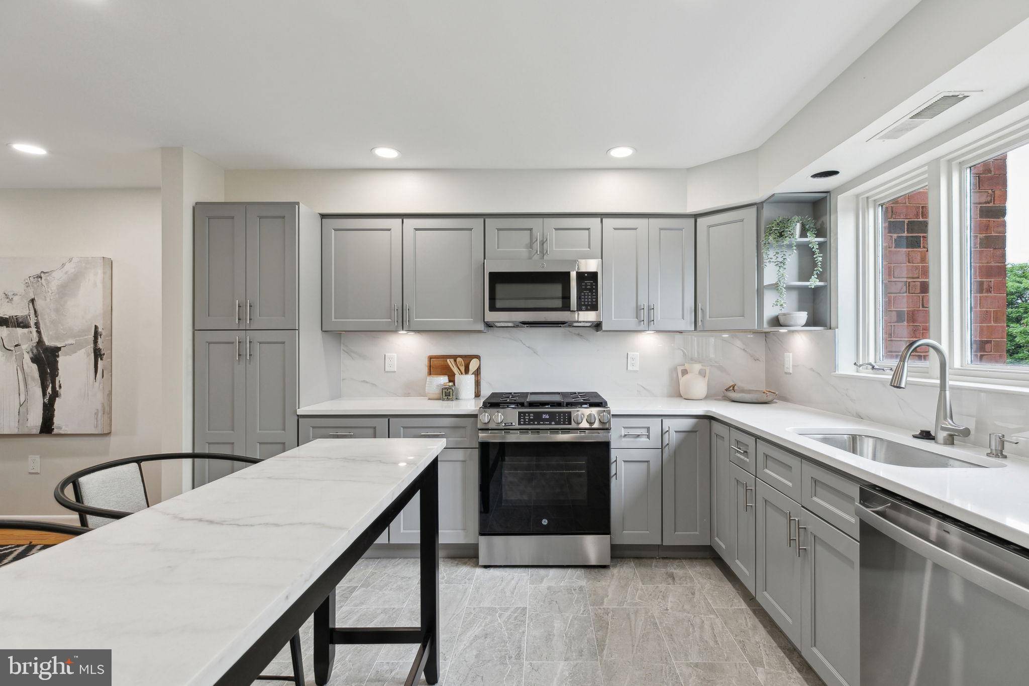 Philadelphia, PA 19147,1 CHRISTIAN ST #49