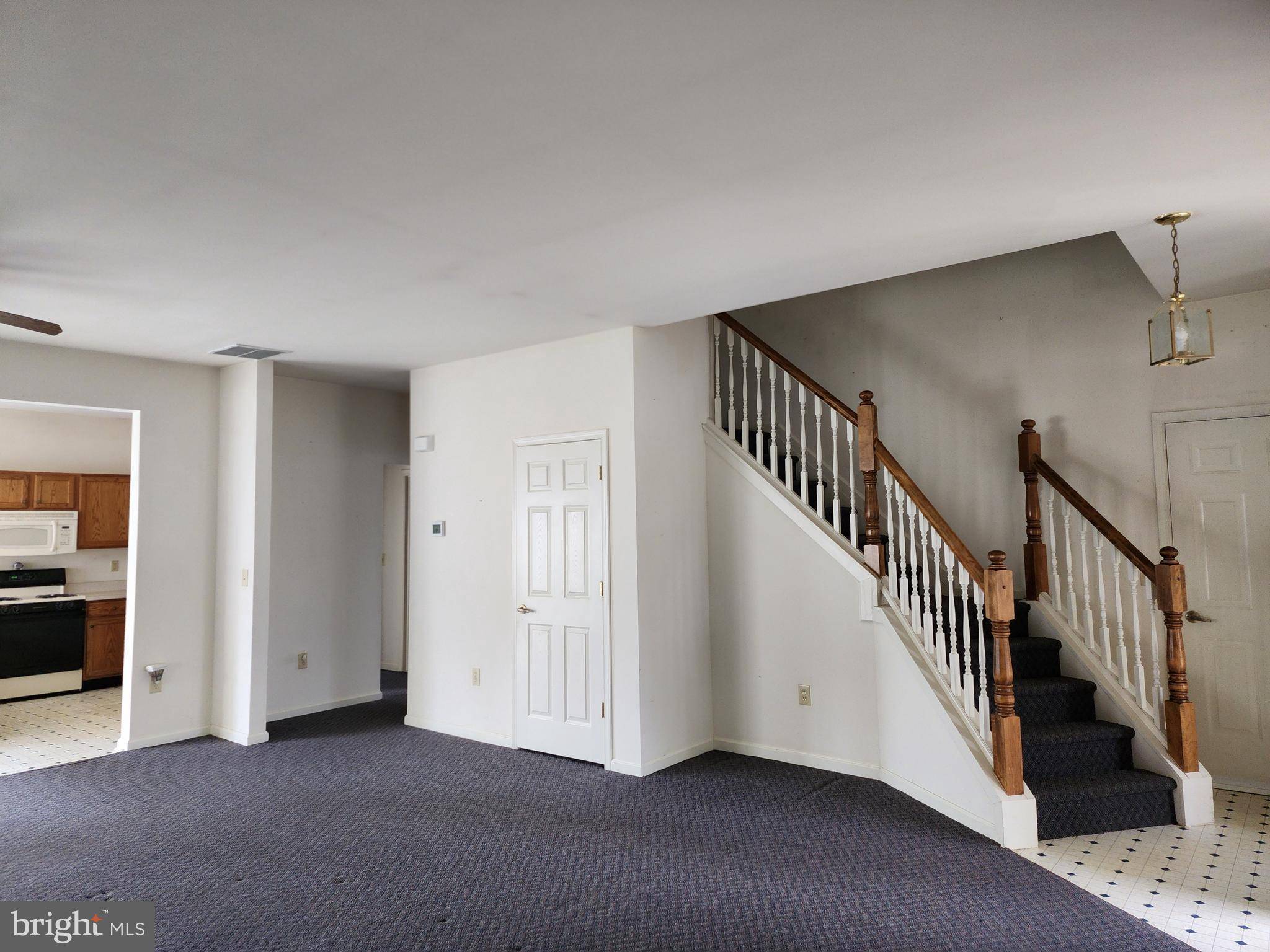 Columbus, NJ 08022,16 LANTERN LN