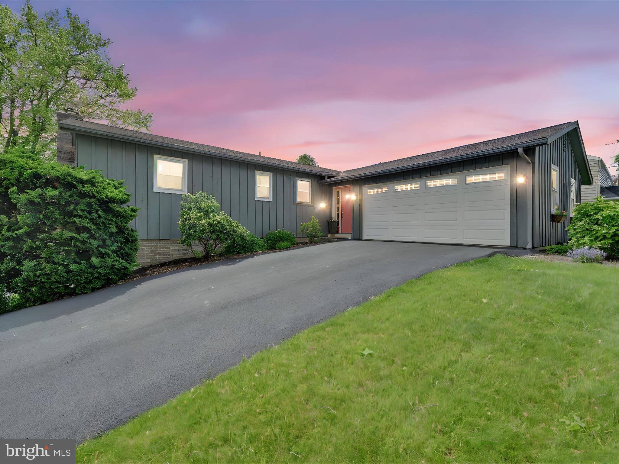 Ephrata, PA 17522,1304 MARILYN AVE