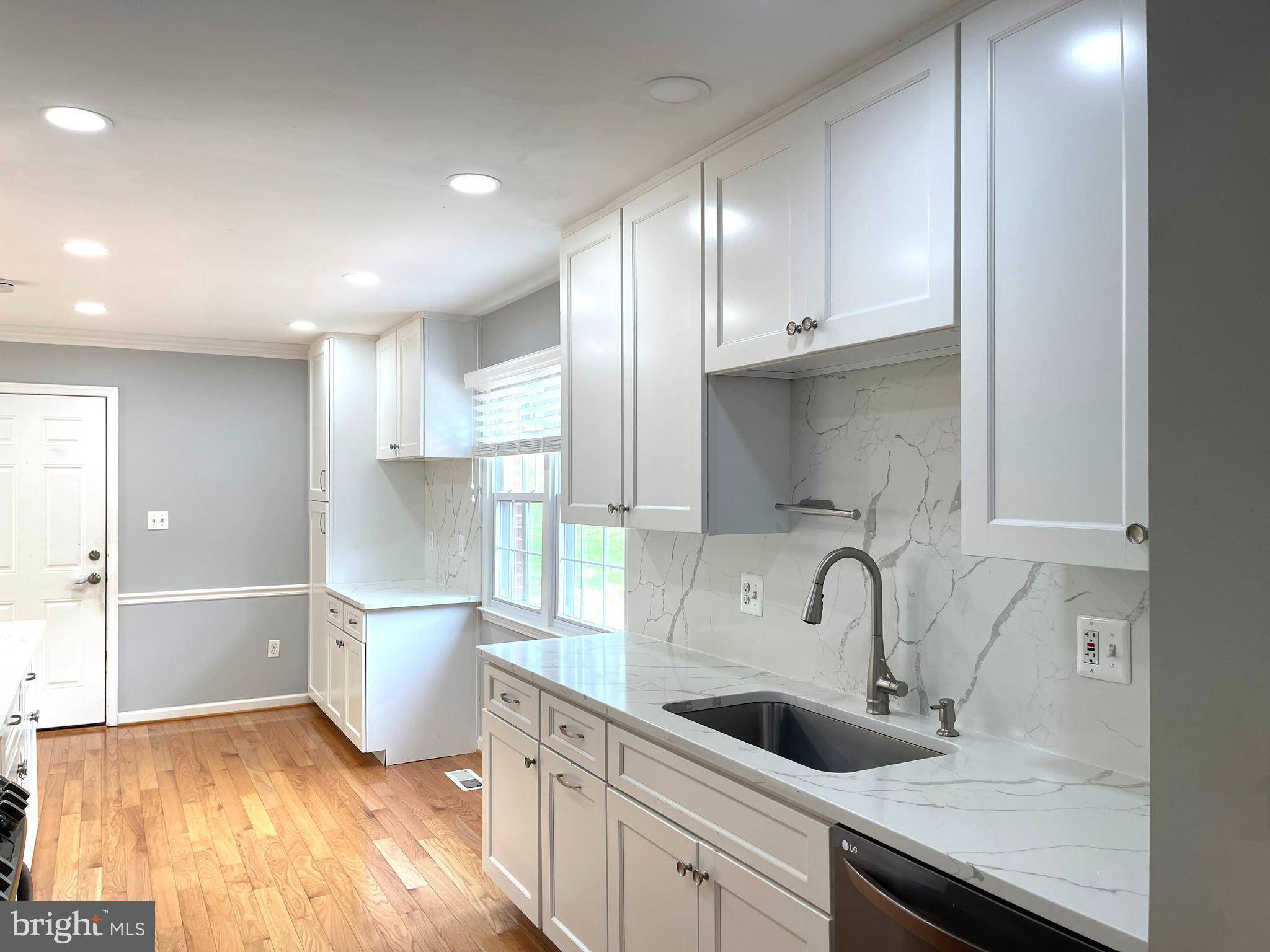 Vienna, VA 22182,9725 CINNAMON CREEK DR