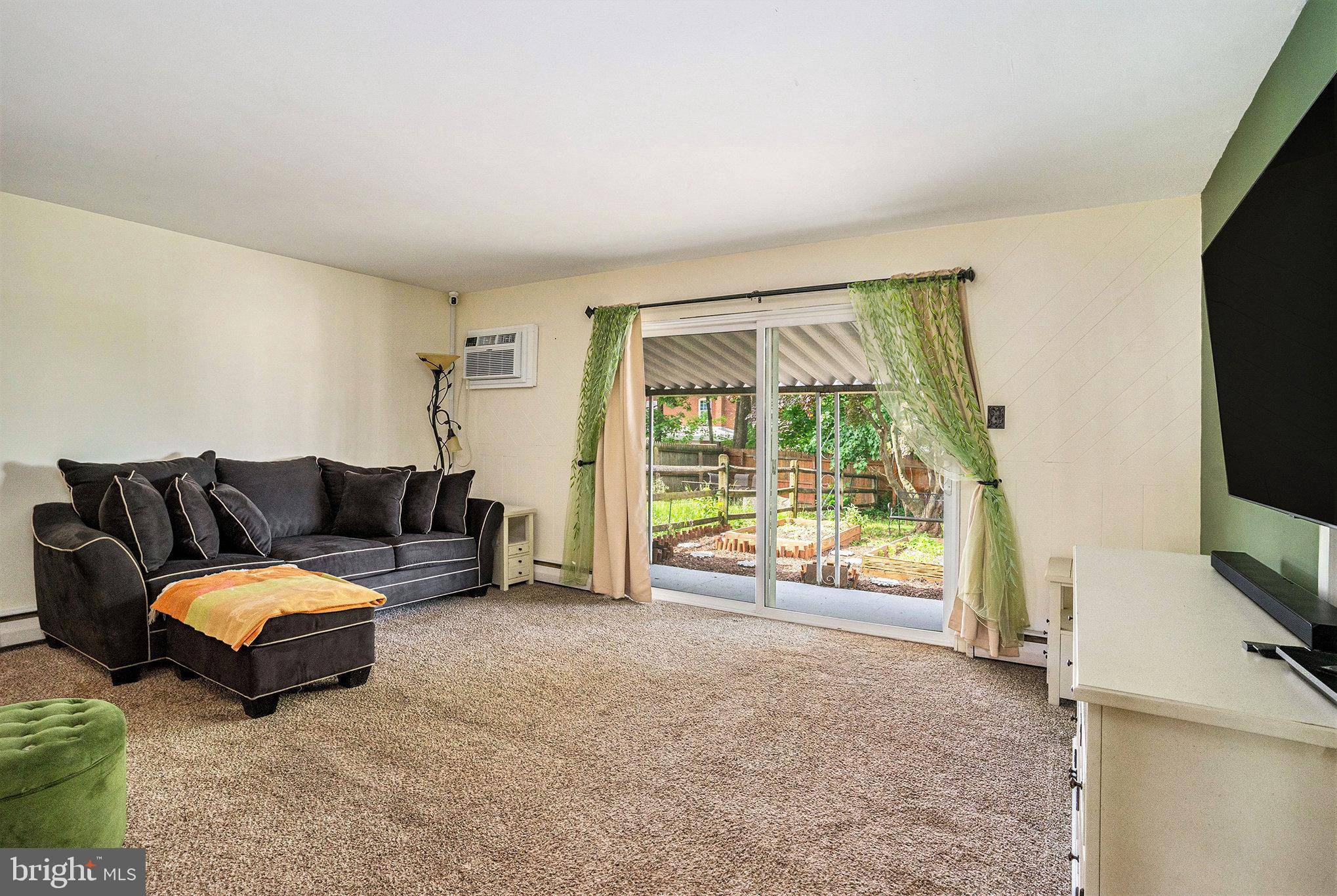 Norristown, PA 19401,328 W WARREN ST