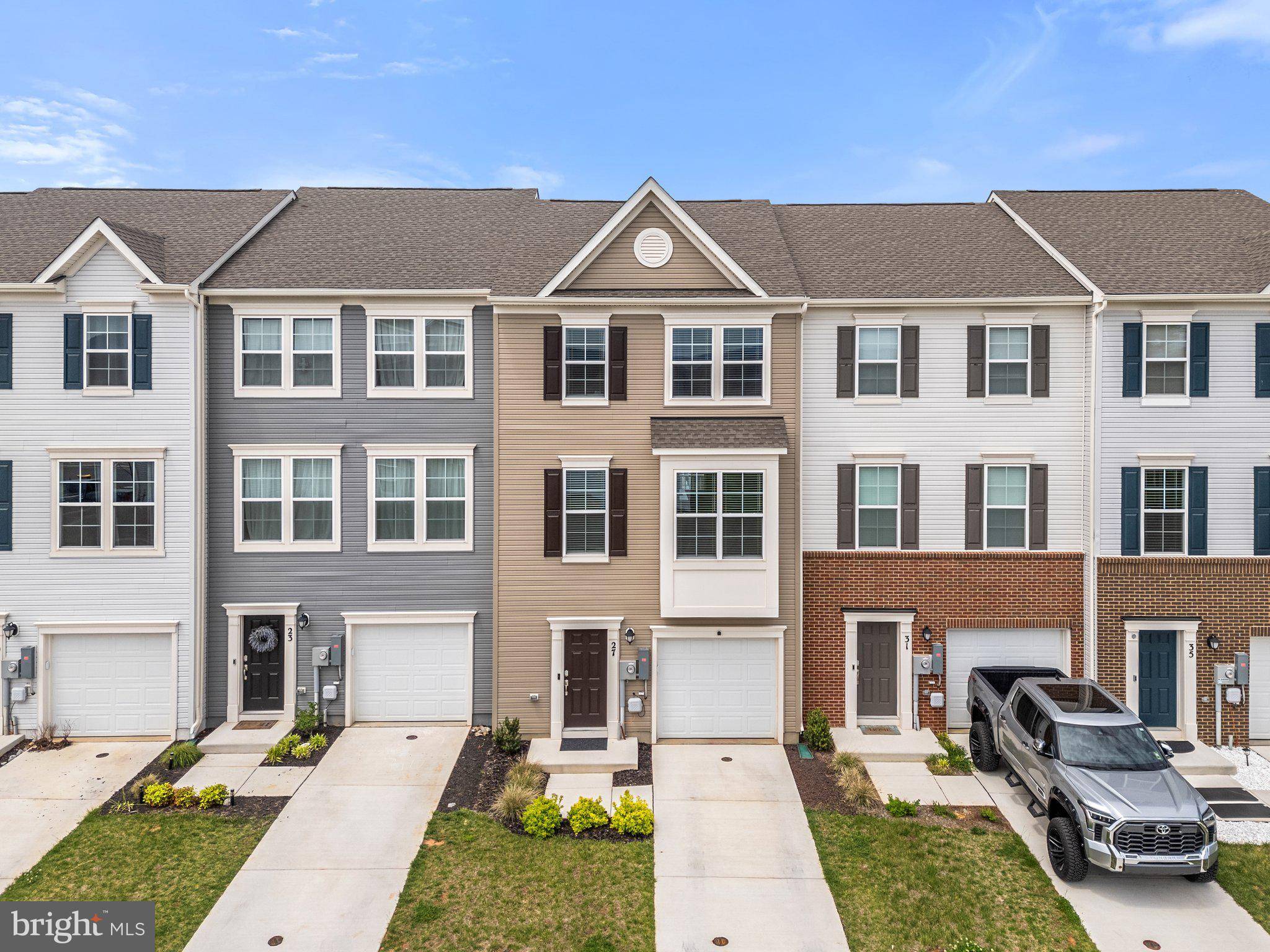 Charles Town, WV 25414,27 ISNY CT