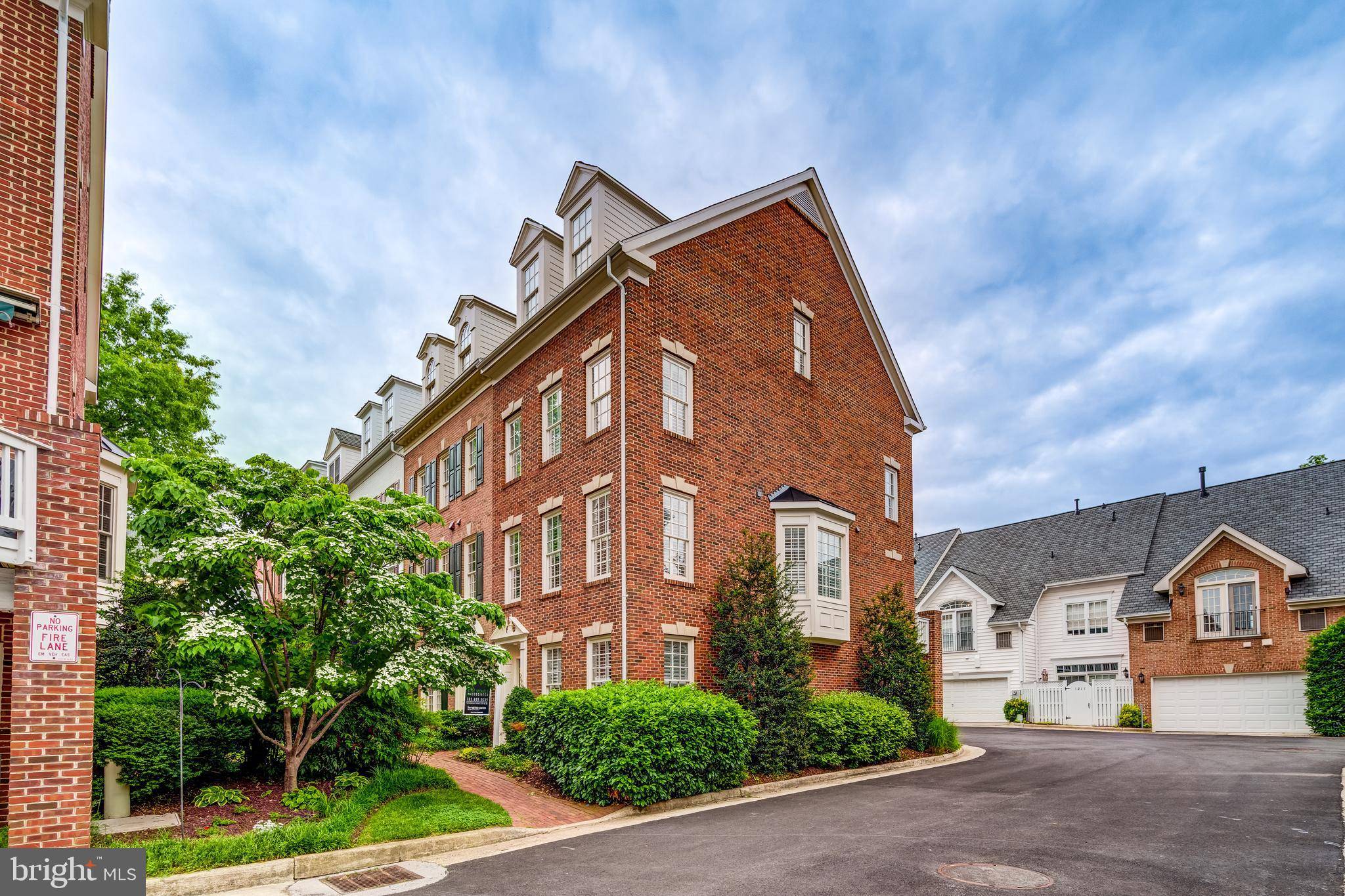 Alexandria, VA 22314,1222 ROUNDHOUSE LN
