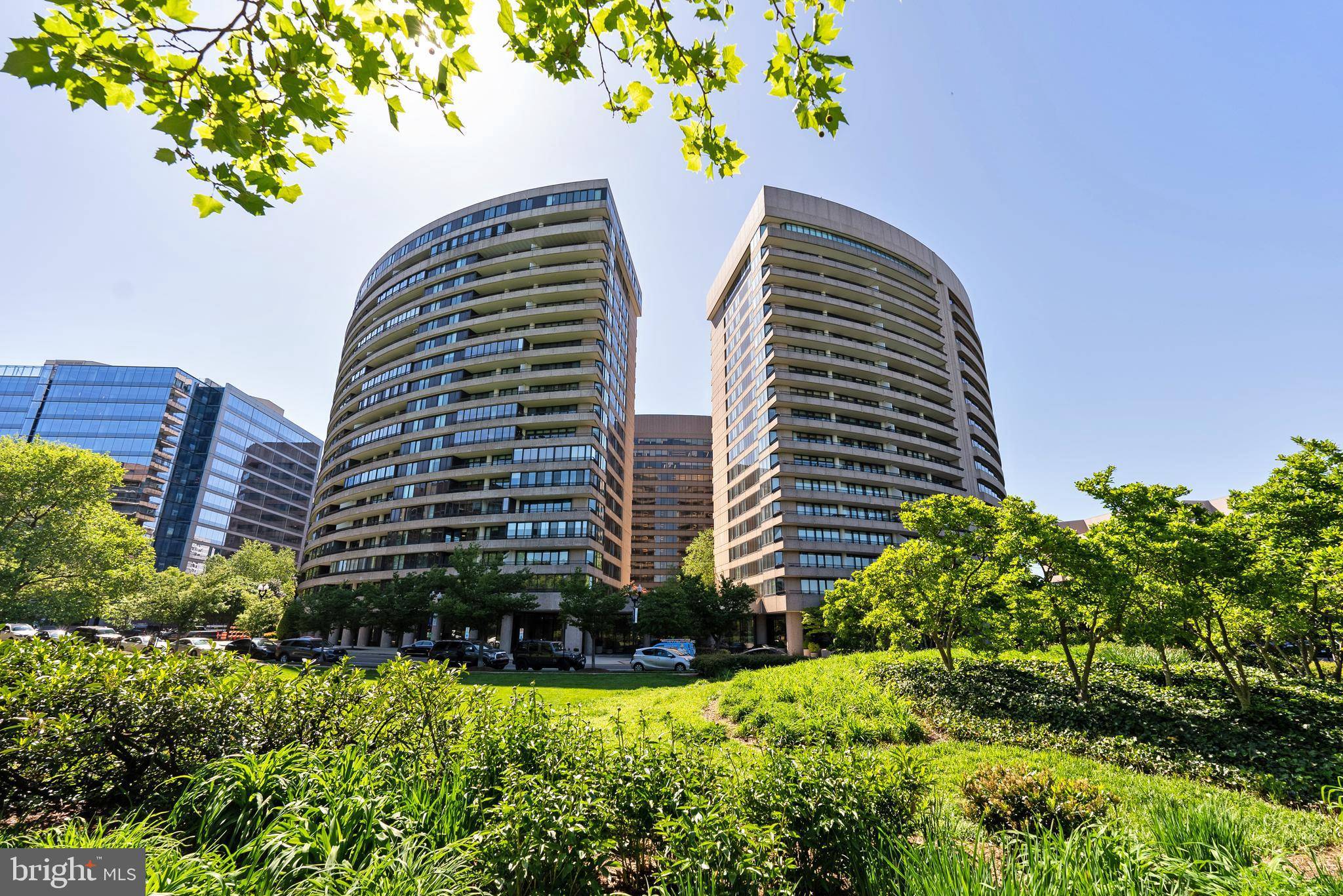 Arlington, VA 22202,1300 CRYSTAL DR #1408S