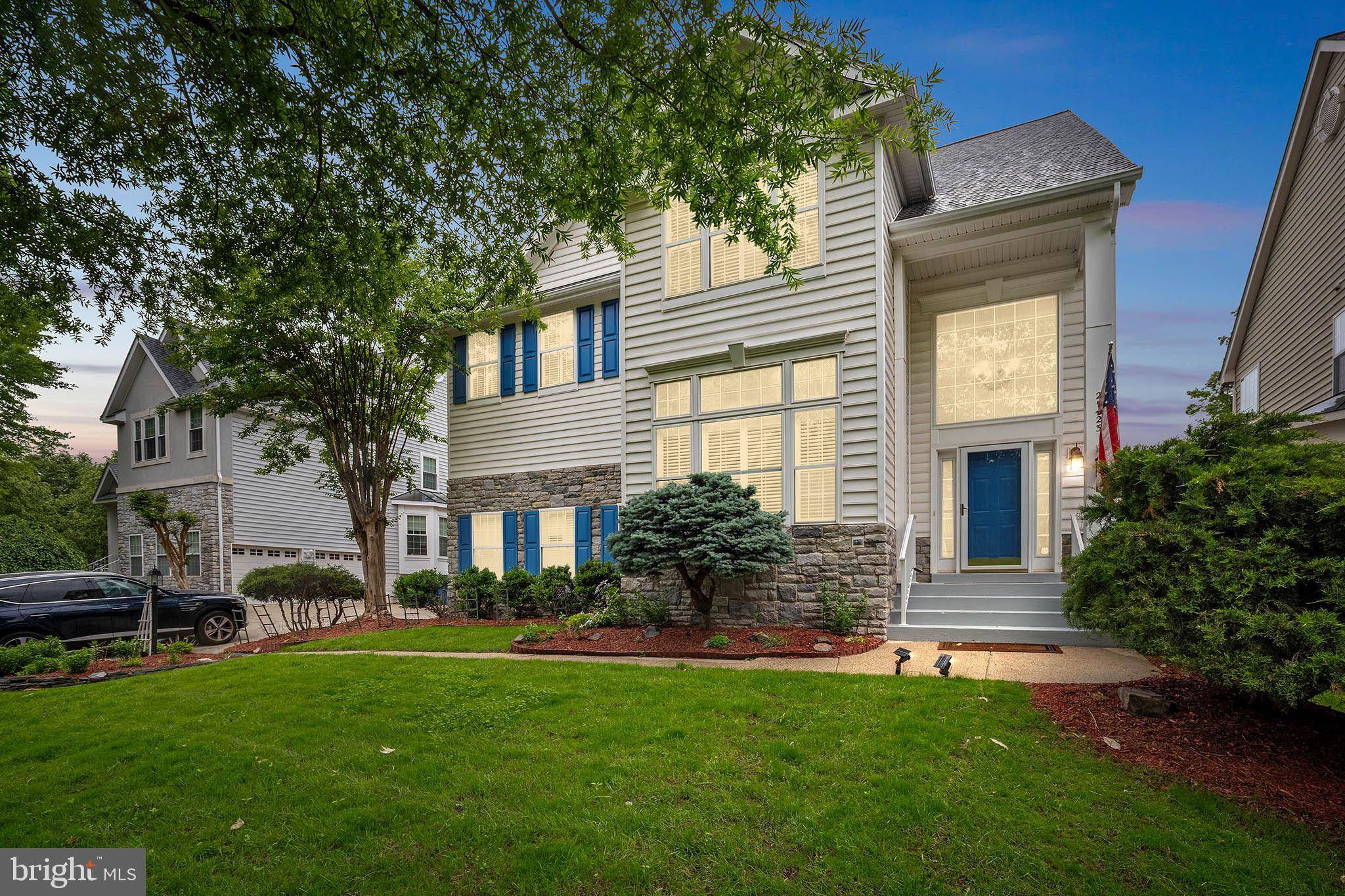 Chantilly, VA 20152,25423 PLANTING FIELD DR