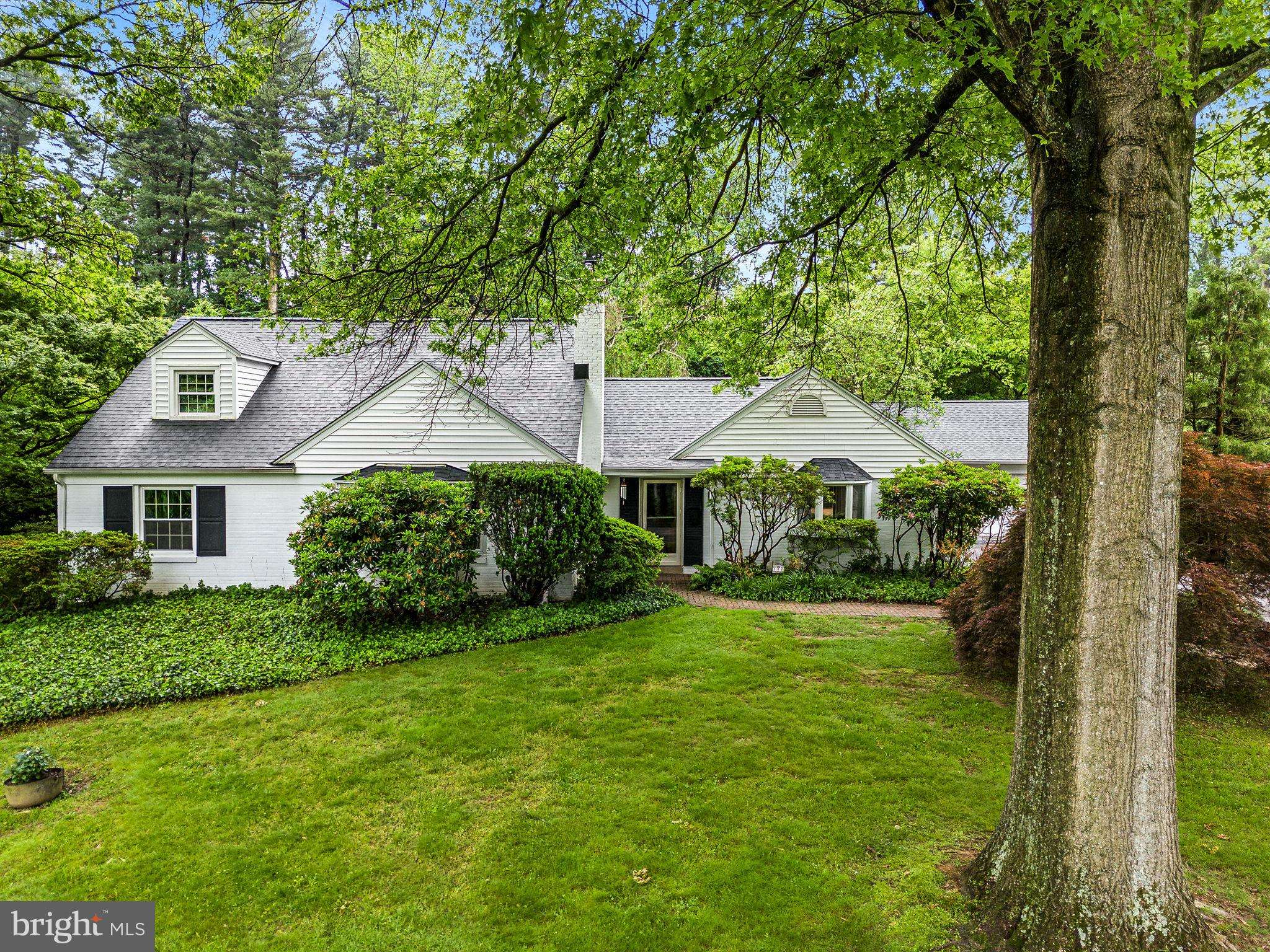Wallingford, PA 19086,206 MARTROY LN