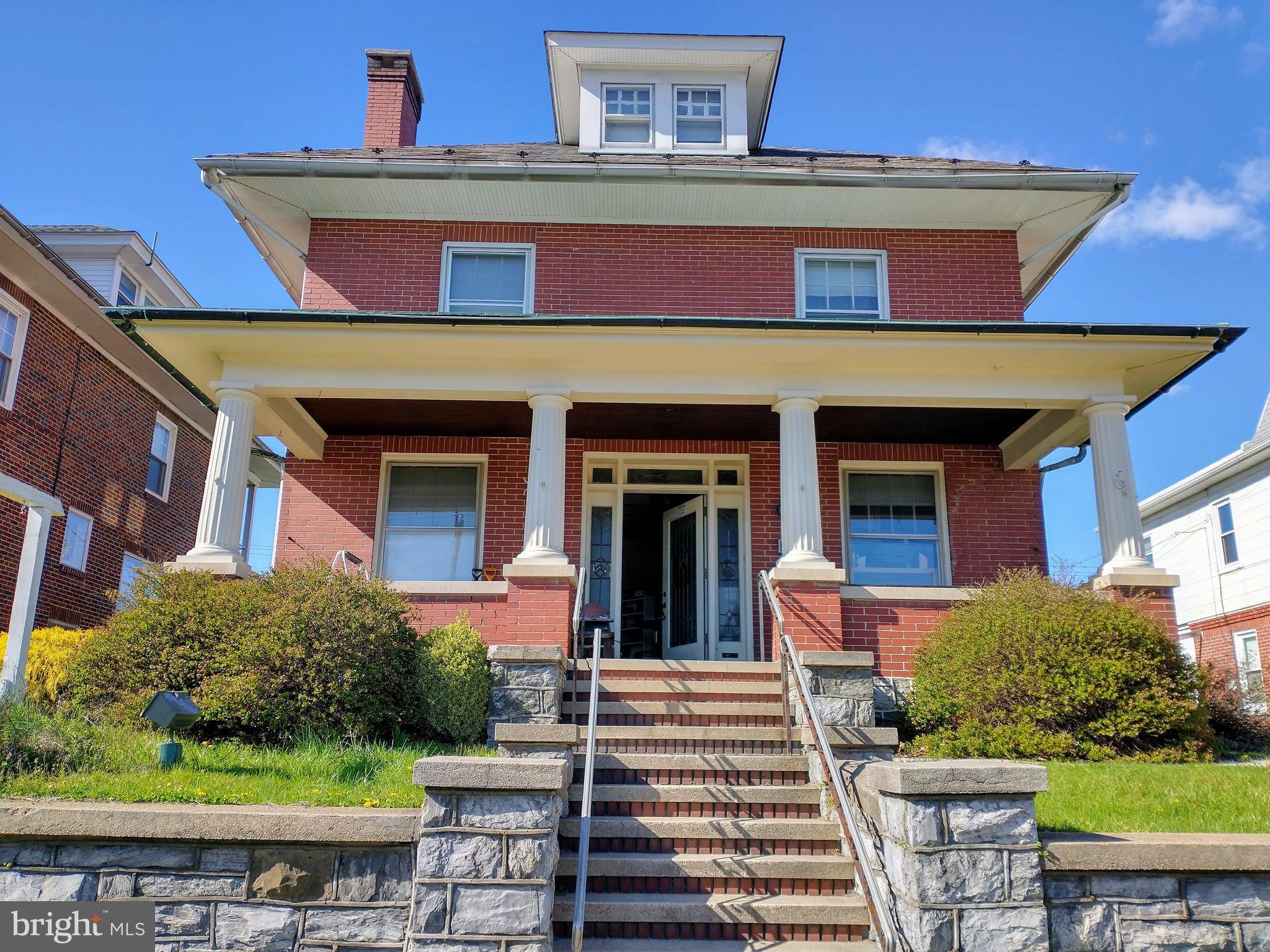 Reading, PA 19609,2221 PENN AVE
