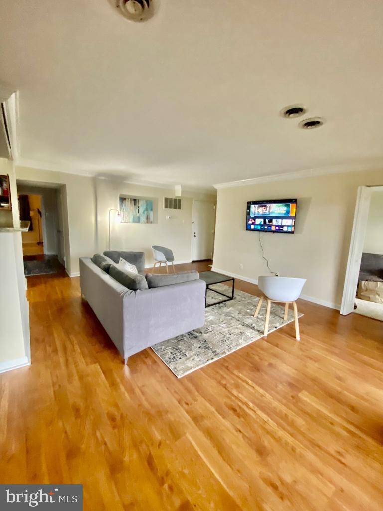 Alexandria, VA 22303,2624 REDCOAT DR #2B