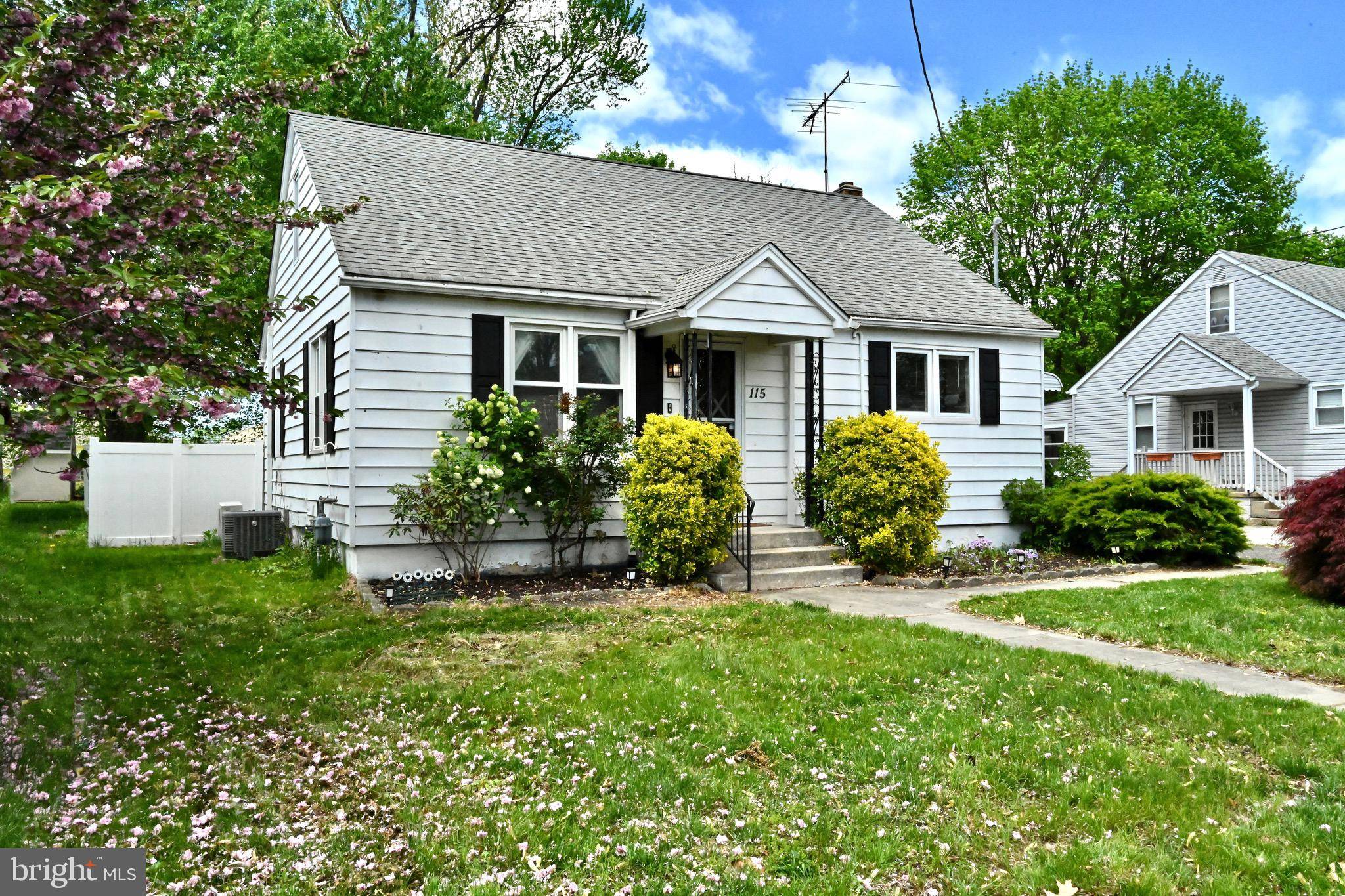 Williamstown, NJ 08094,115 LINDALE AVE