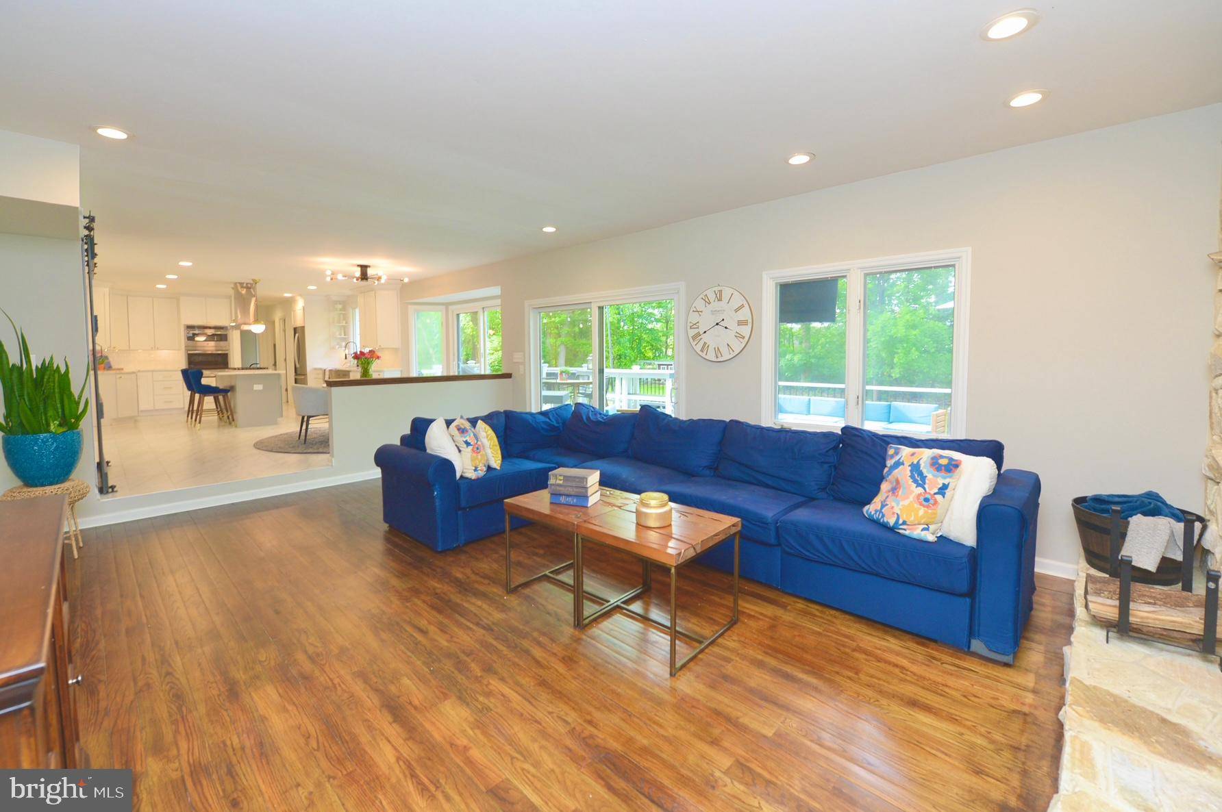 Moorestown, NJ 08057,1037 RIVERTON RD