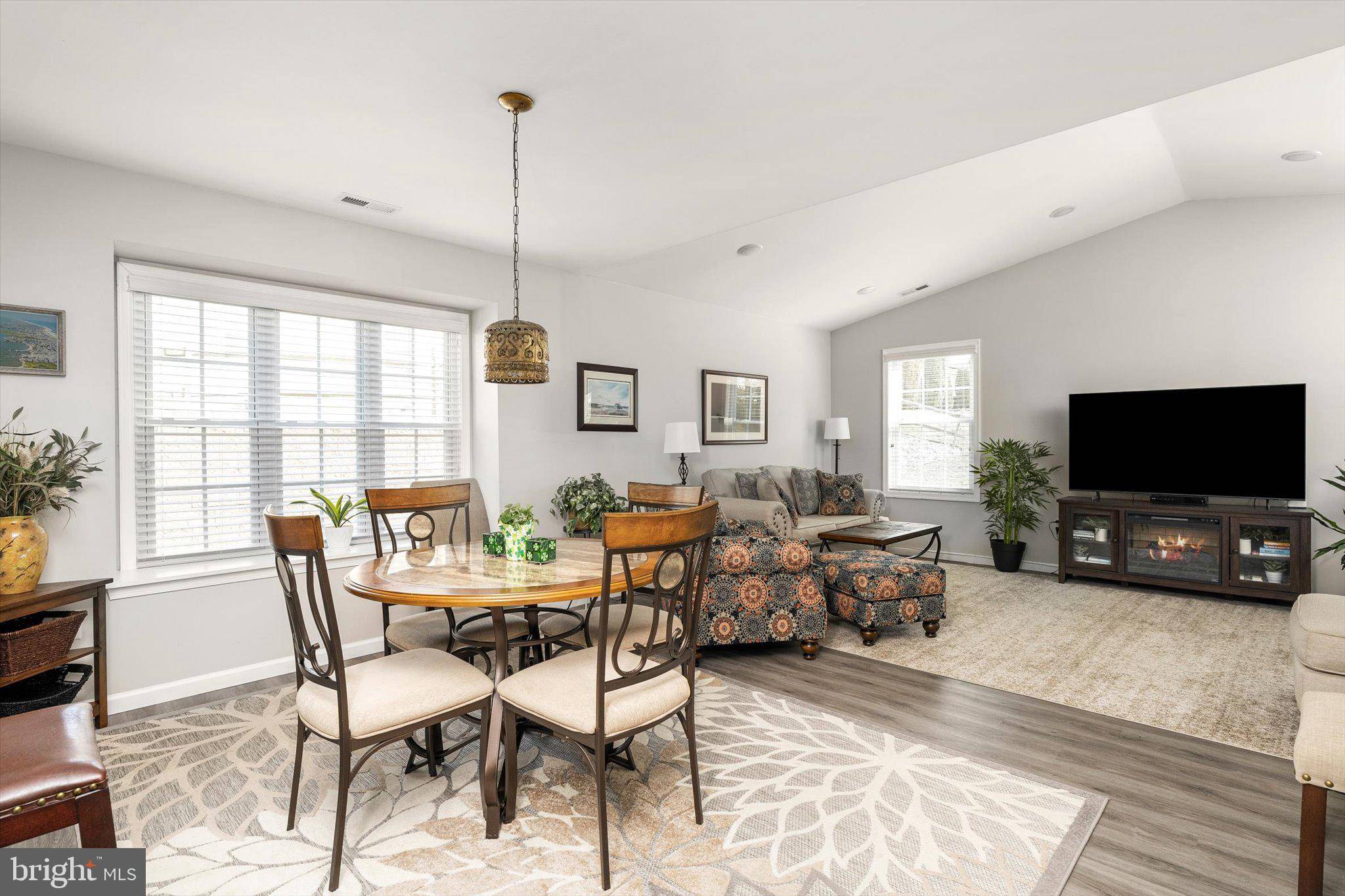 Columbus, NJ 08022,104 LAKE VIEW CT
