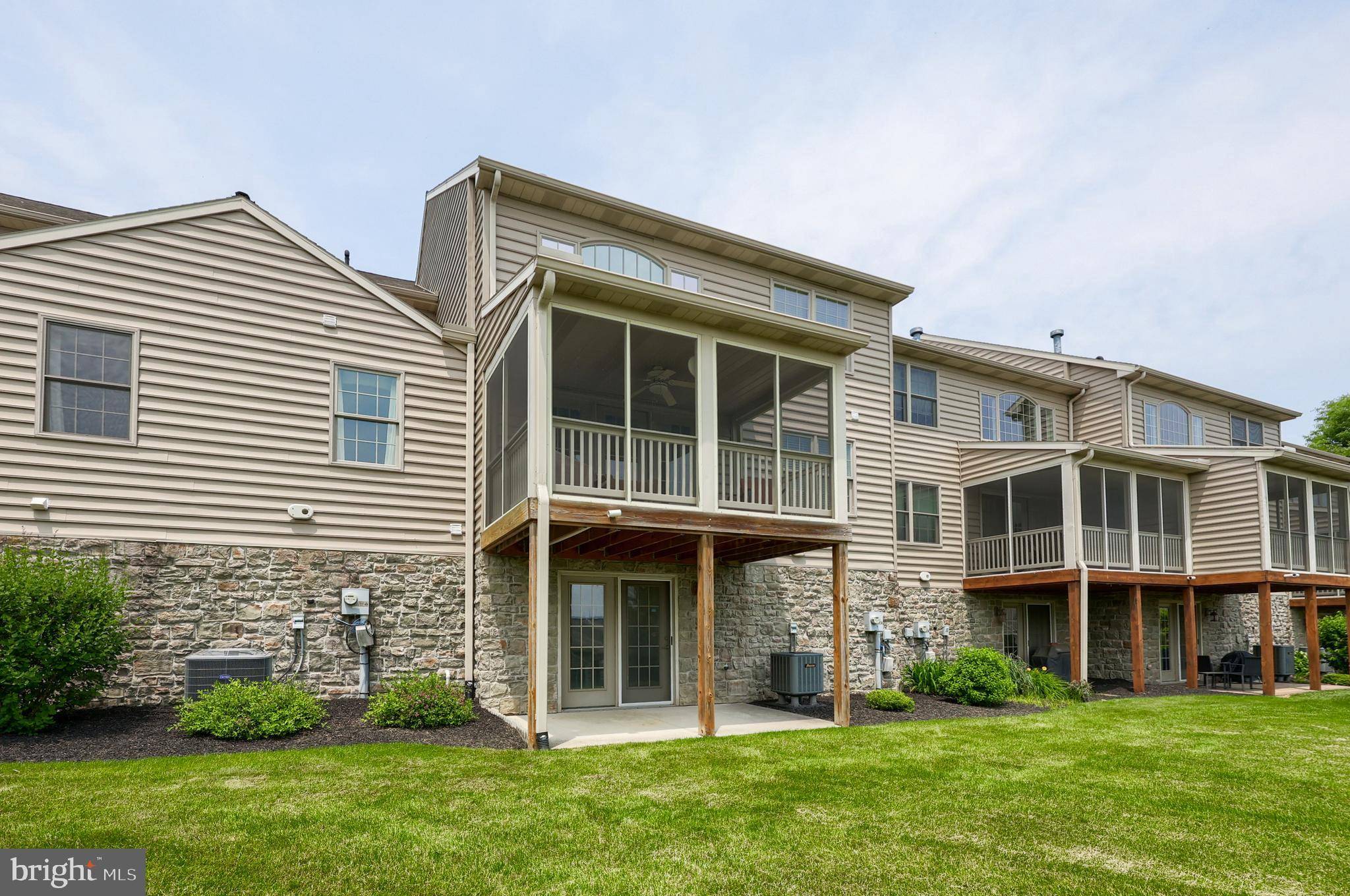 Ephrata, PA 17522,237 FIELDCREST LN