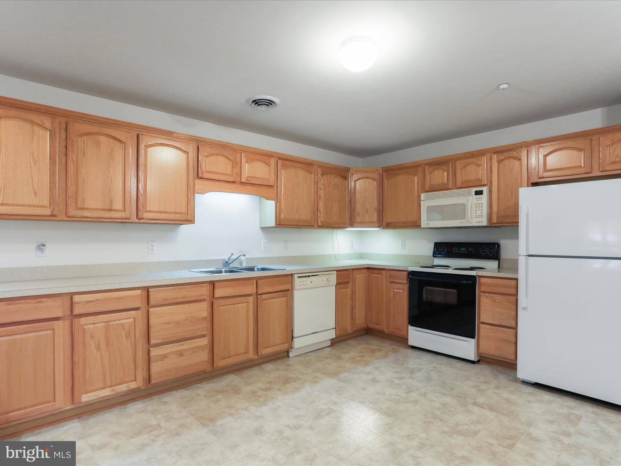 Hagerstown, MD 21740,744 LARGO DR