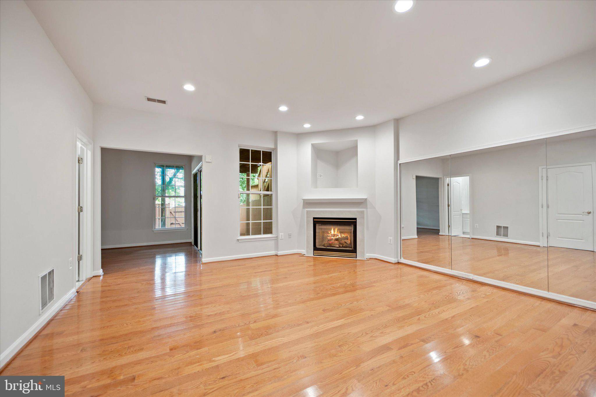 Herndon, VA 20171,13586 BIG BOULDER RD