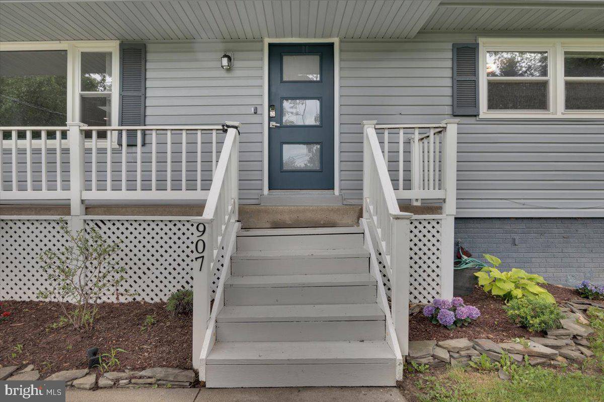 Herndon, VA 20170,907 STERLING CT