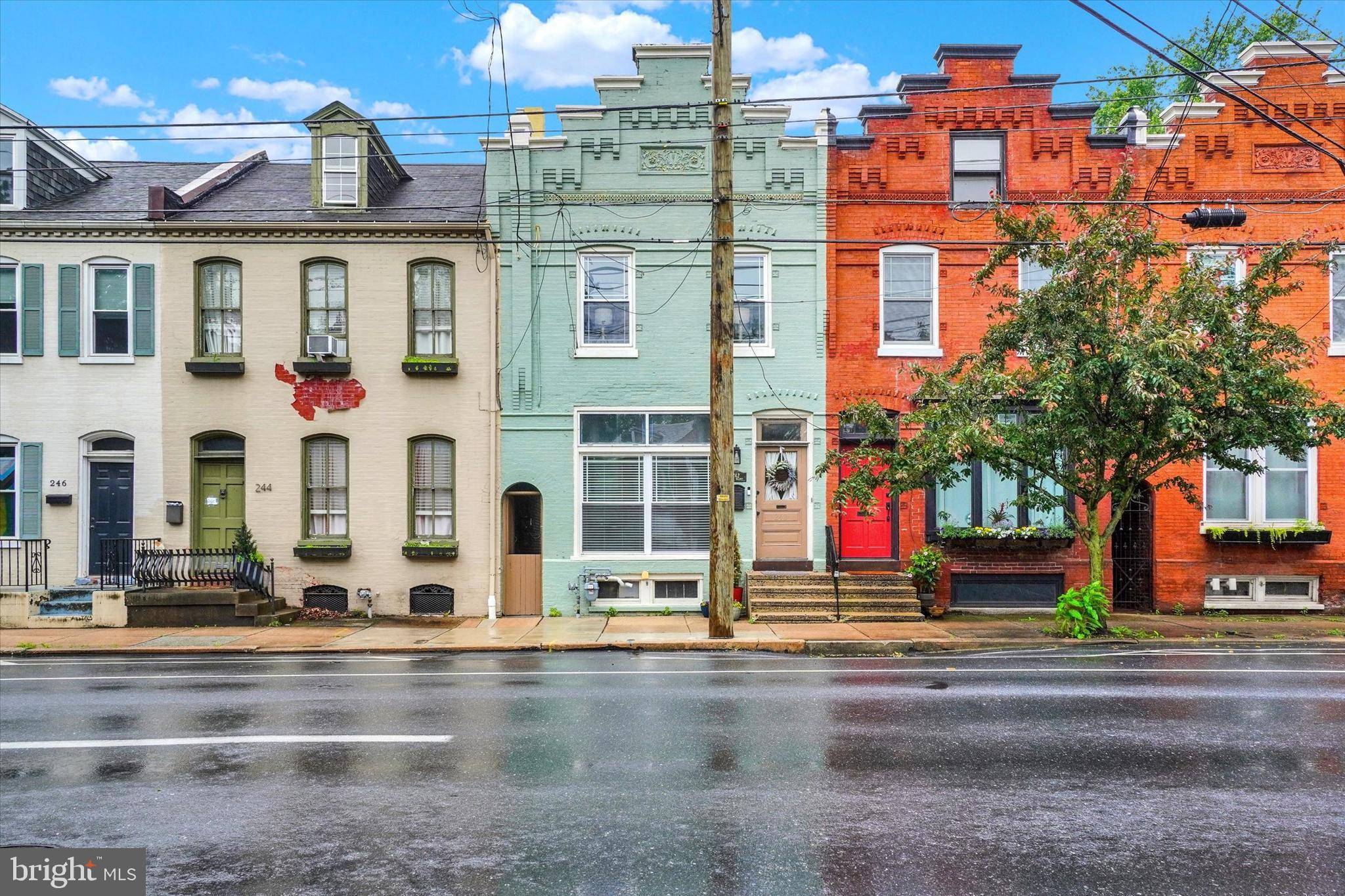 Lancaster, PA 17602,242 E WALNUT ST
