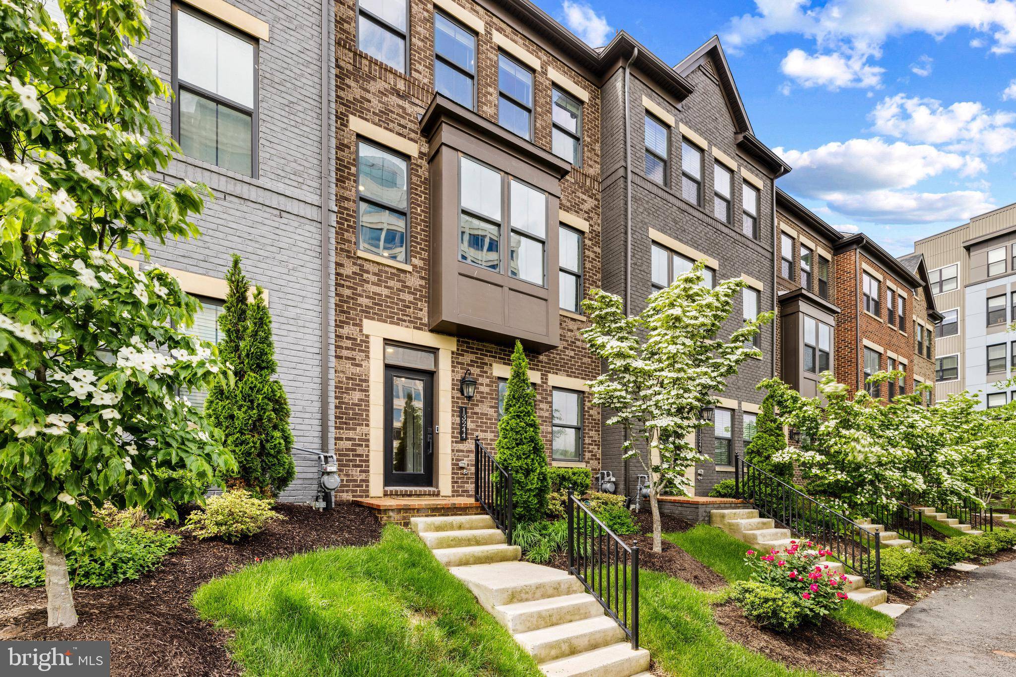 Herndon, VA 20171,13244 WOODLAND POND PL