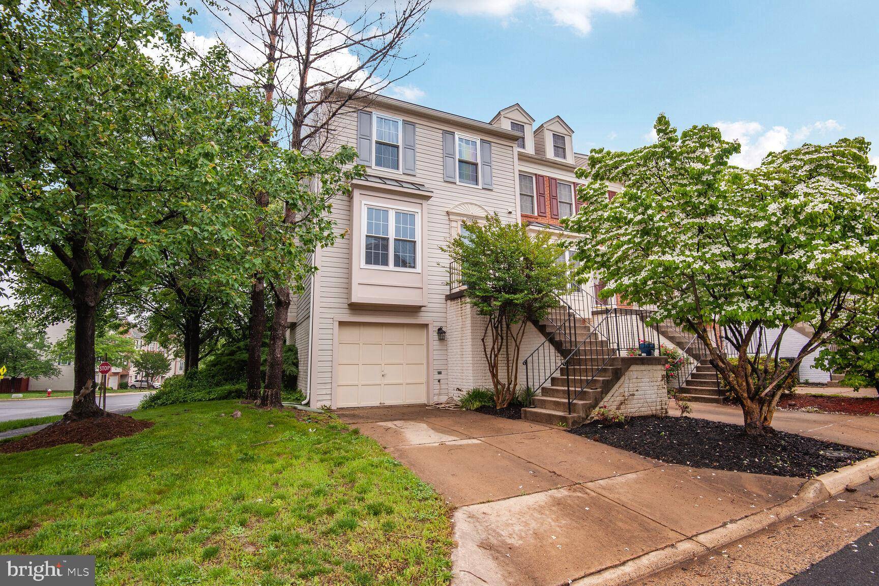 Sterling, VA 20166,45544 WHITCOMB SQ