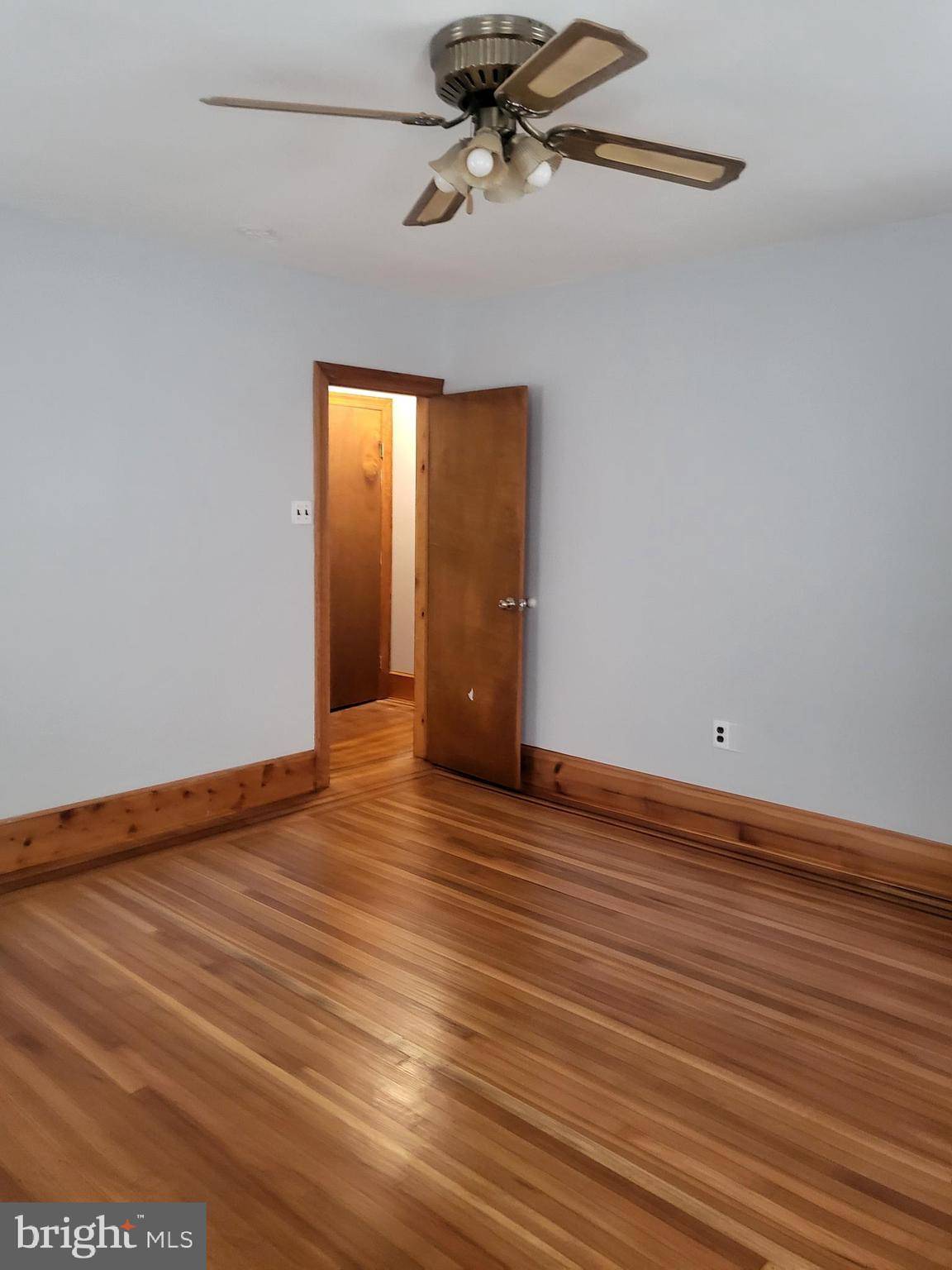 Mount Ephraim, NJ 08059,30 W KINGS HWY #A