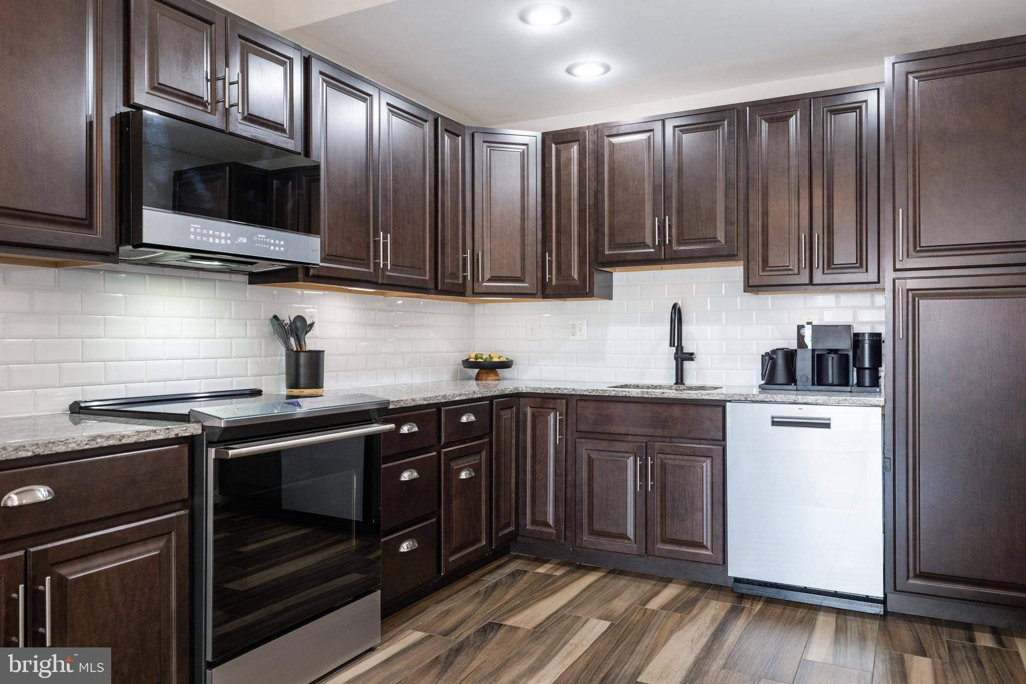 Herndon, VA 20170,370 JUNIPER CT