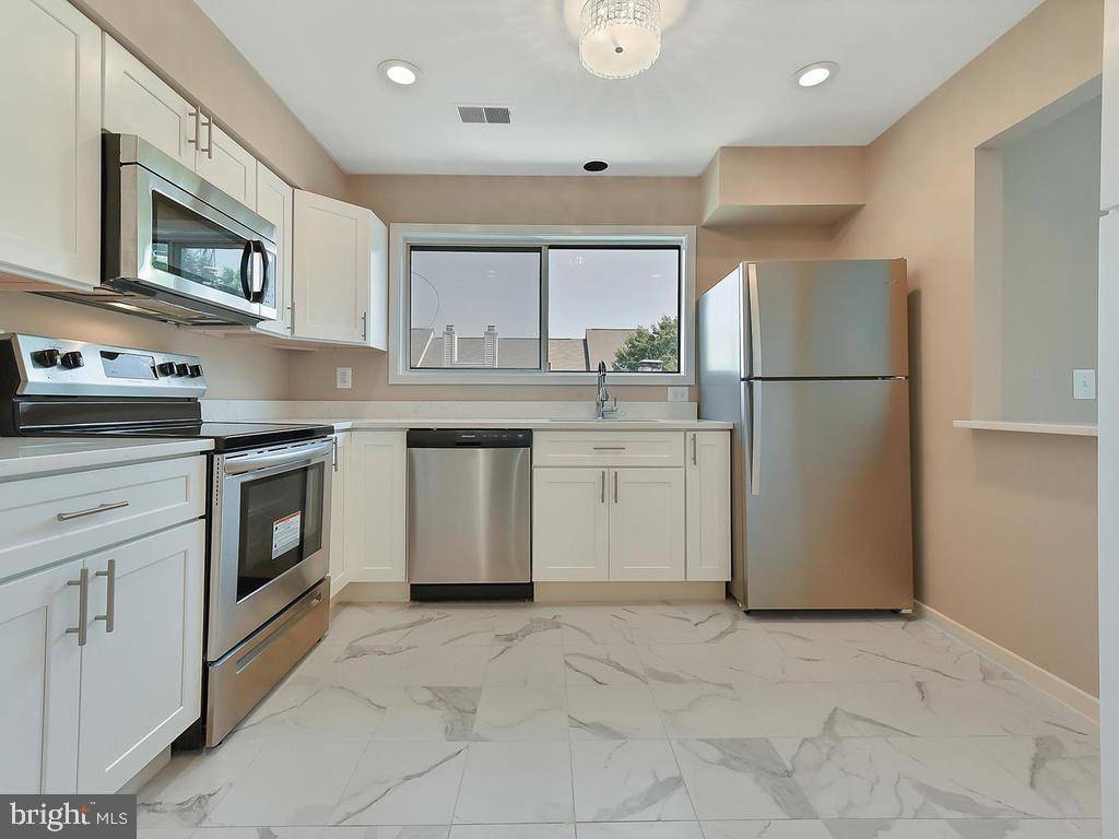 Montgomery Village, MD 20886,9847 LAKE SHORE