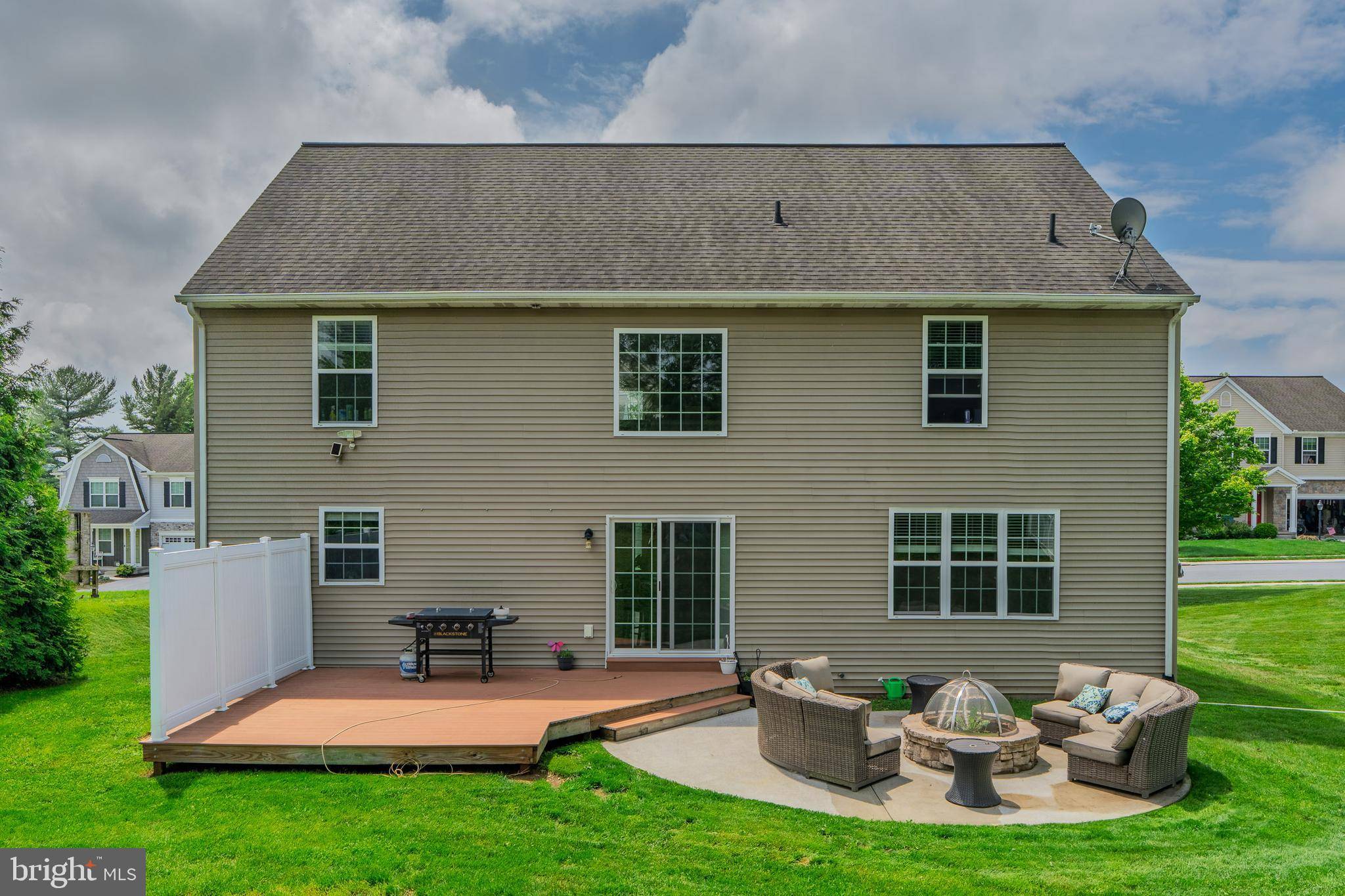 Ephrata, PA 17522,8 COPPERWOOD LN