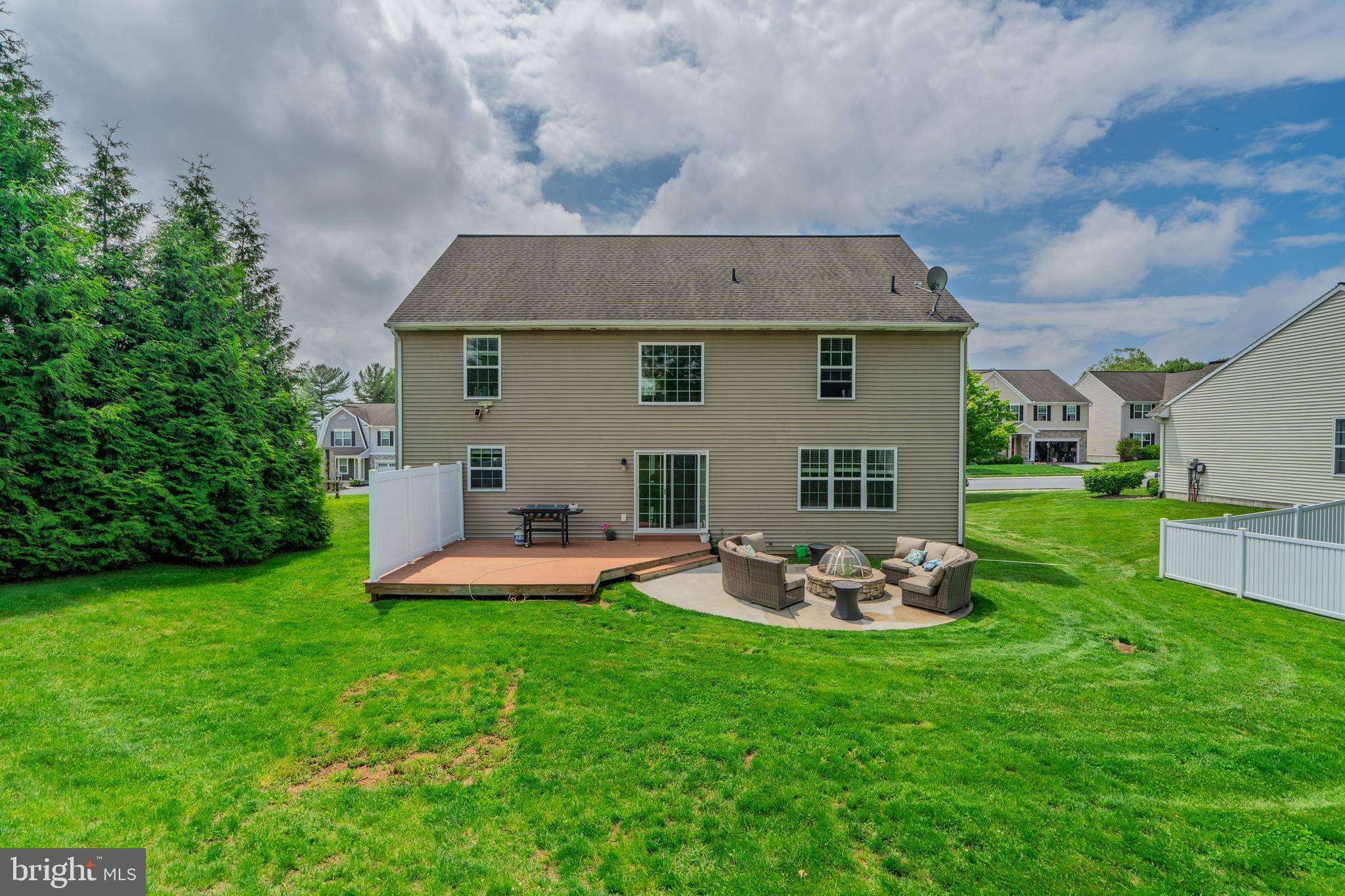 Ephrata, PA 17522,8 COPPERWOOD LN