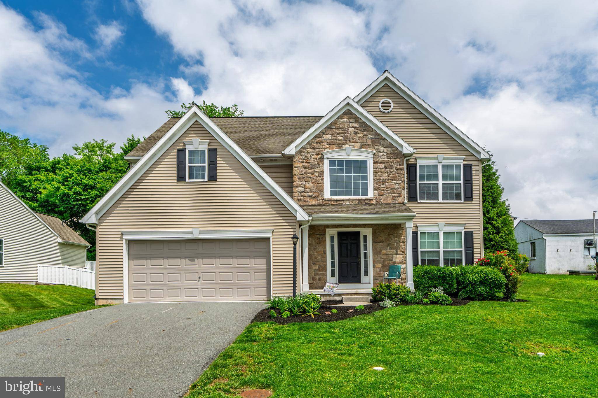 Ephrata, PA 17522,8 COPPERWOOD LN