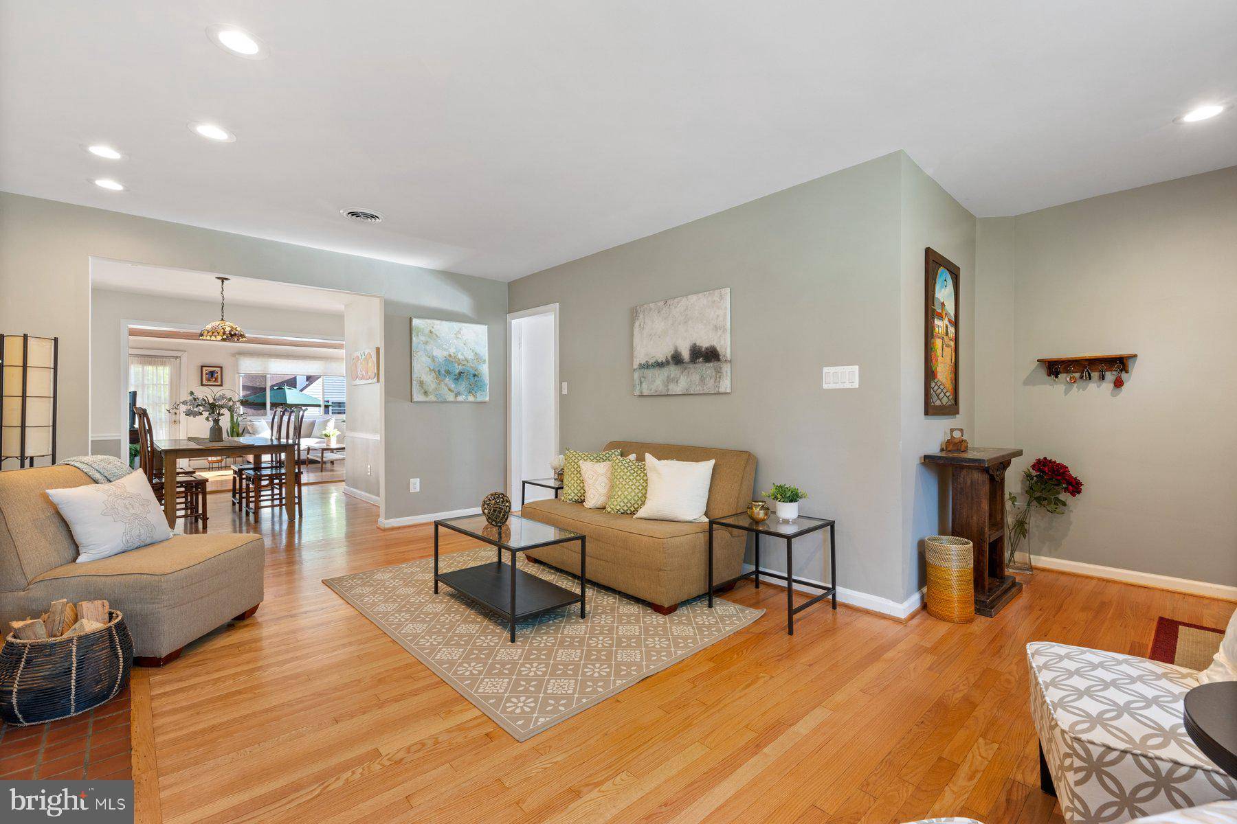Kensington, MD 20895,5002 FLANDERS AVE