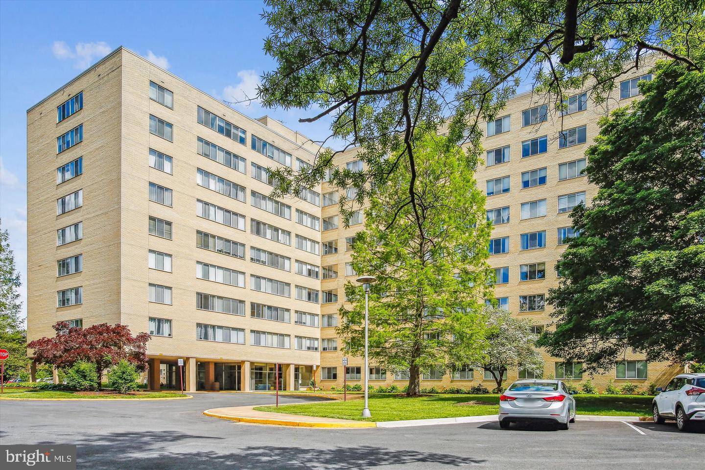 Alexandria, VA 22307,6641 WAKEFIELD DR. #310