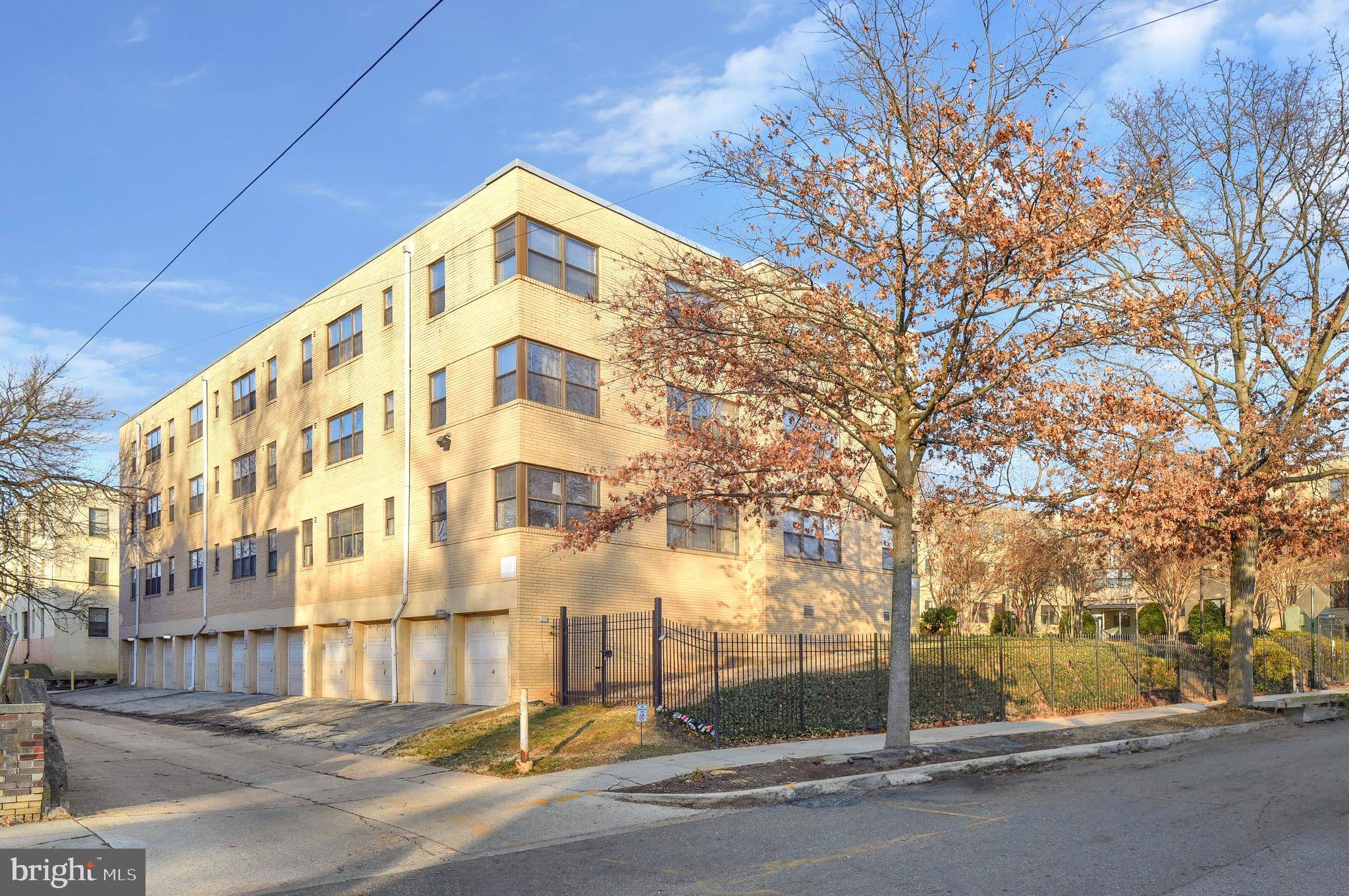 Washington, DC 20032,212-212 OAKWOOD ST SE #B5