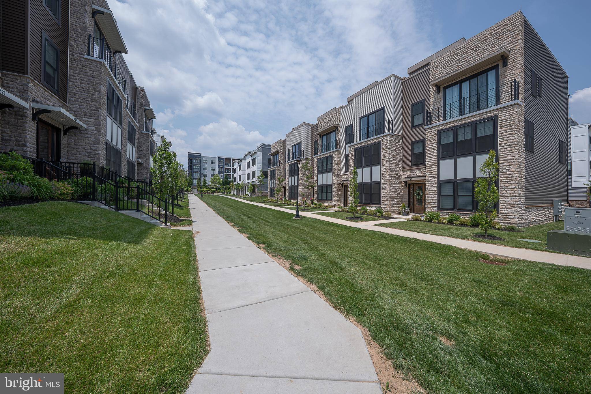 Newtown Square, PA 19073,345 HORSESHOE TRL #16B