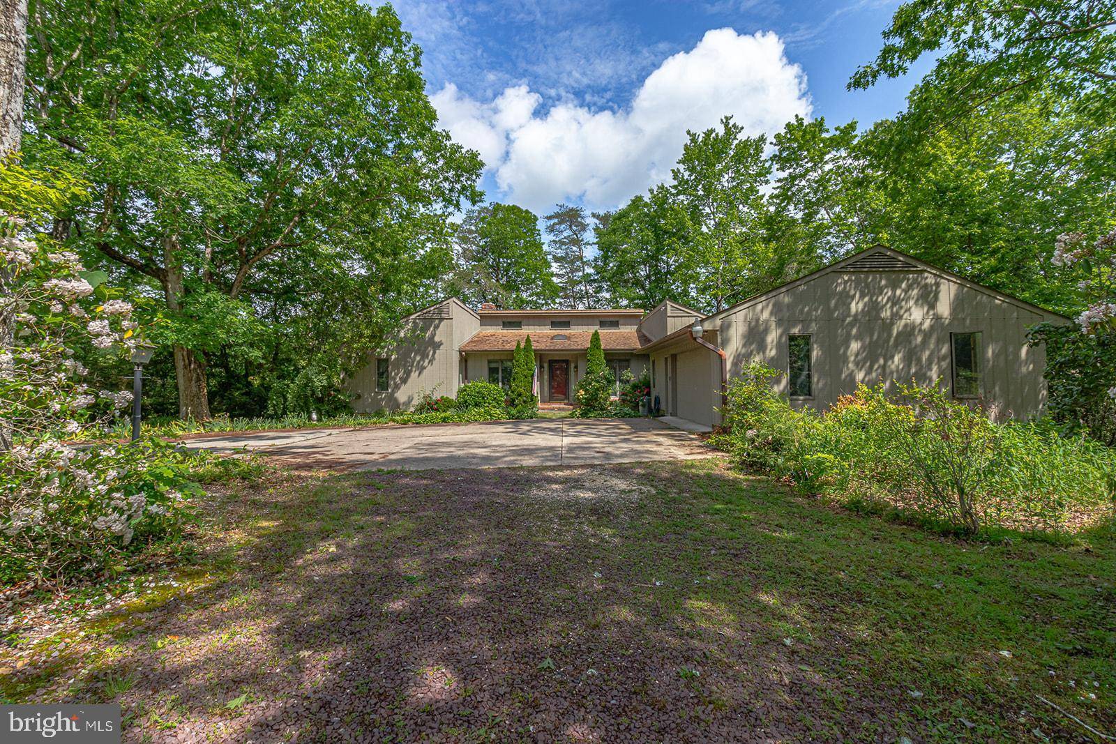 Weems, VA 22576,109 KINGFISHER CIRCLE