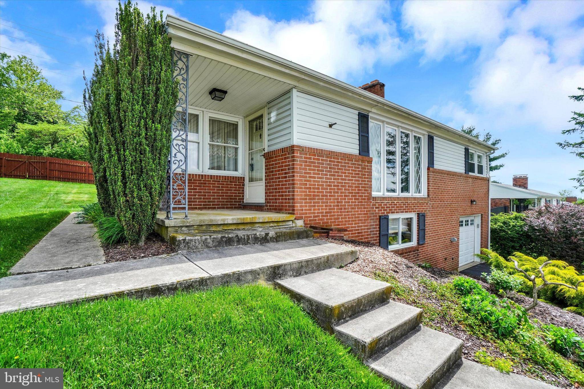 York, PA 17402,2474 EASTWOOD DR