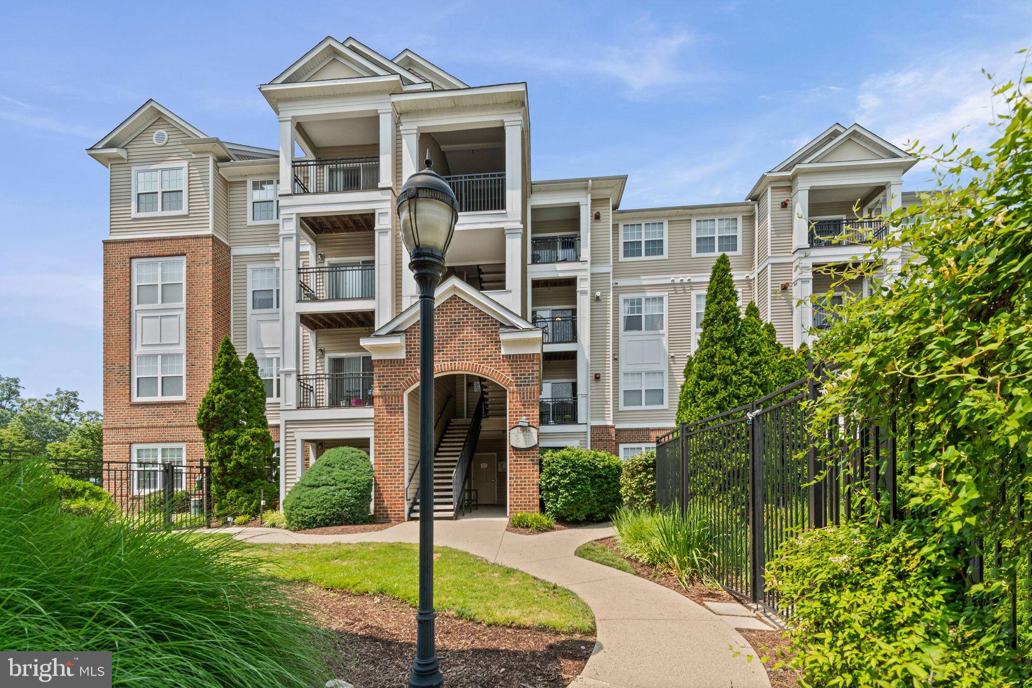Herndon, VA 20171,12958 CENTRE PARK CIR #219