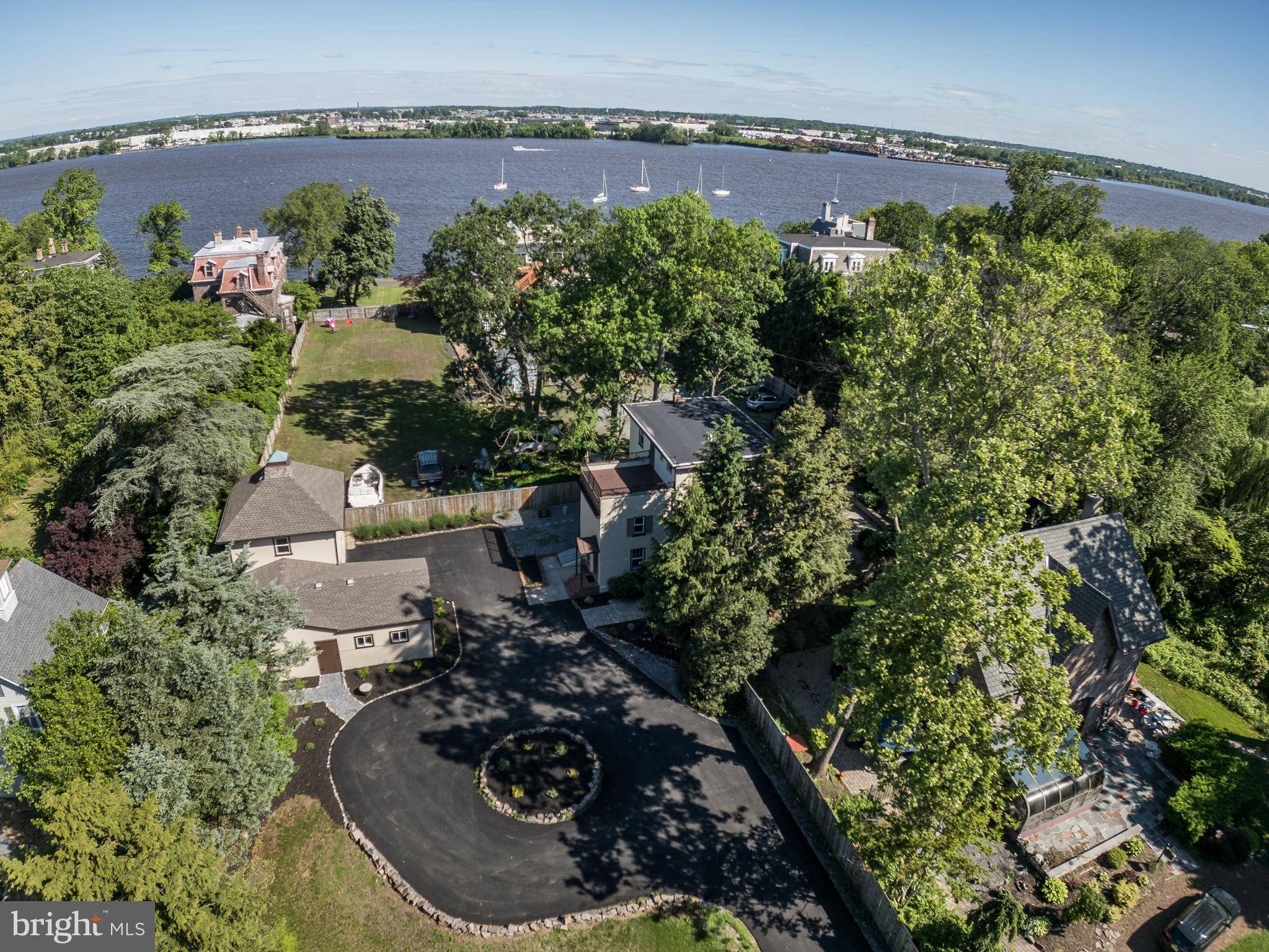 Riverton, NJ 08077,206 CARRIAGE HOUSE LN