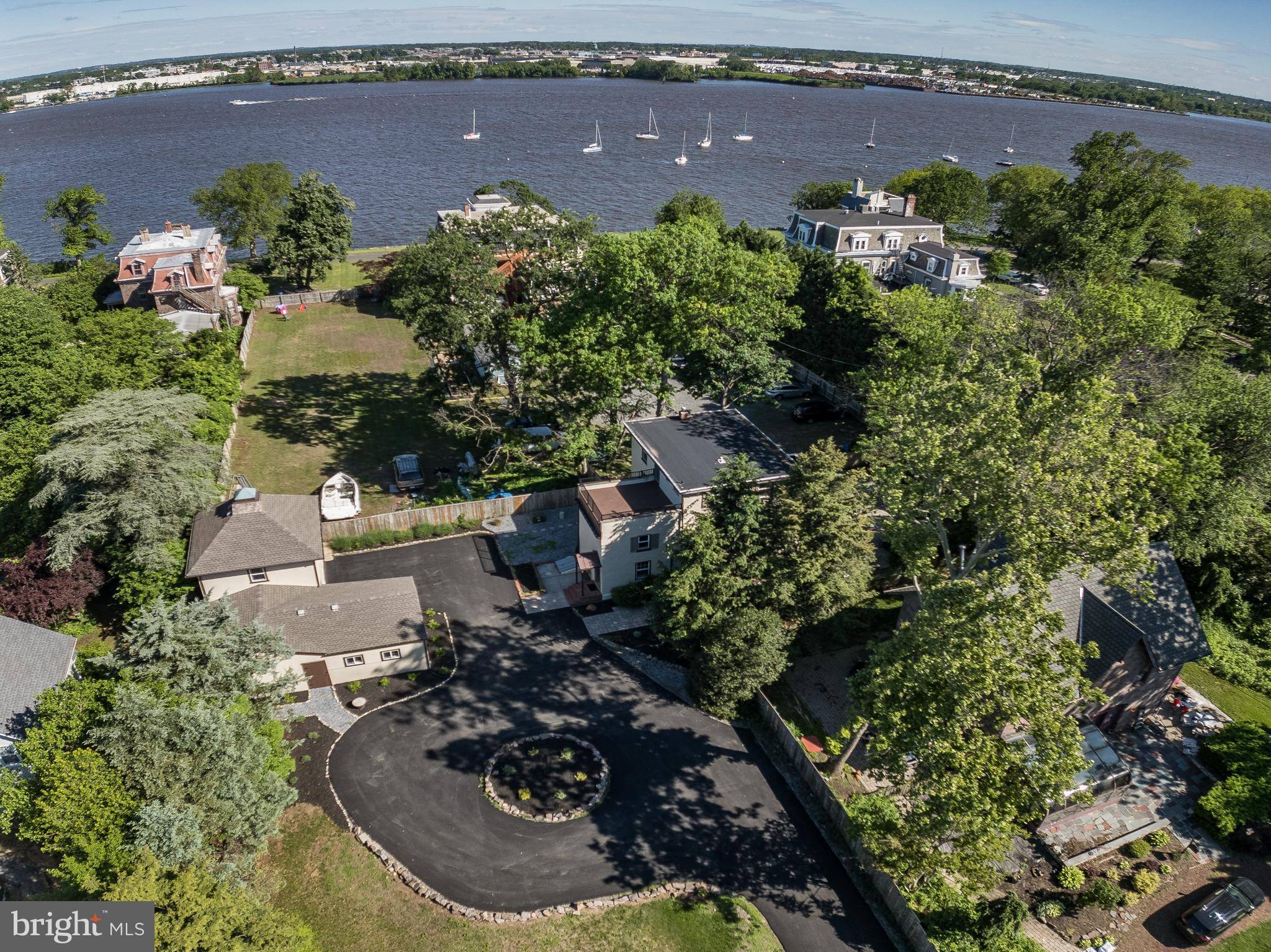 Riverton, NJ 08077,206 CARRIAGE HOUSE LN