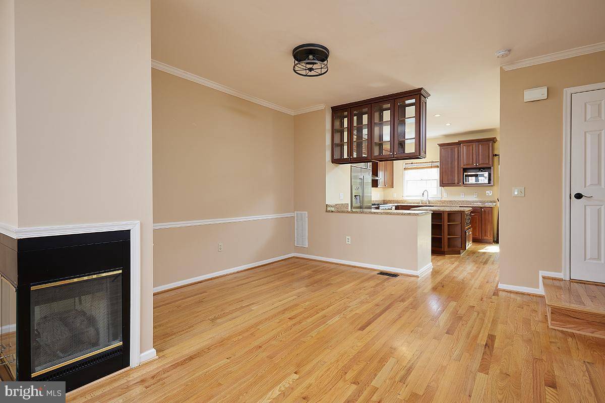 Arlington, VA 22209,1503 N COLONIAL TER #E