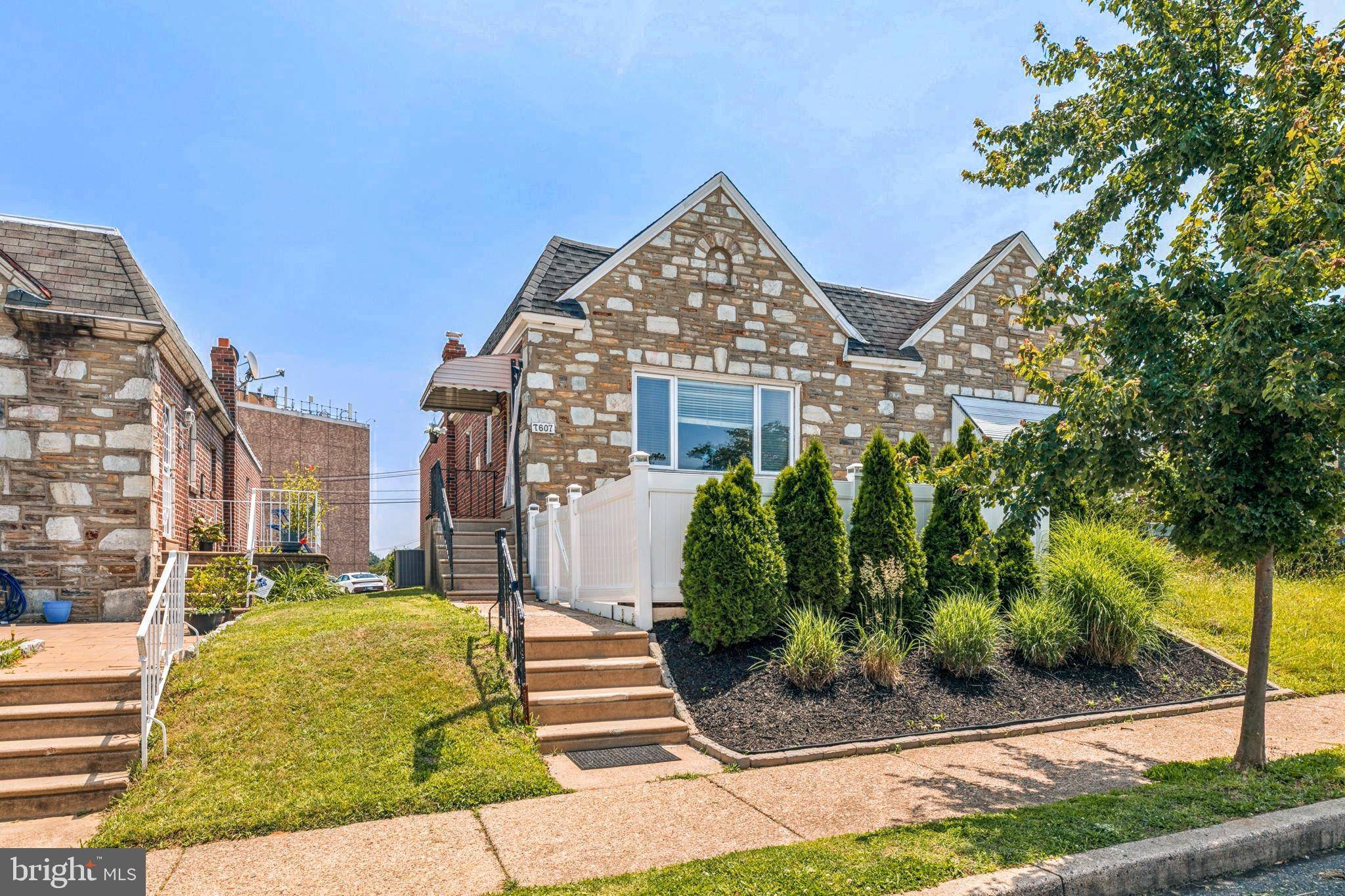 Philadelphia, PA 19152,7607 LEONARD ST