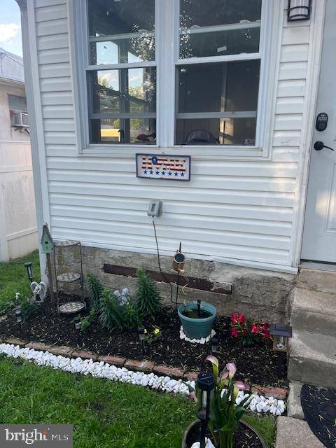 Glenolden, PA 19036,502 W OAK LN