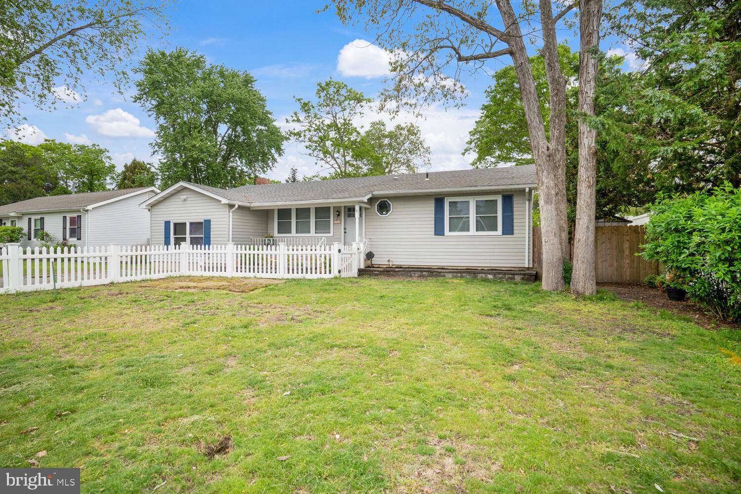 Manahawkin, NJ 08050,249 MERMAID DR