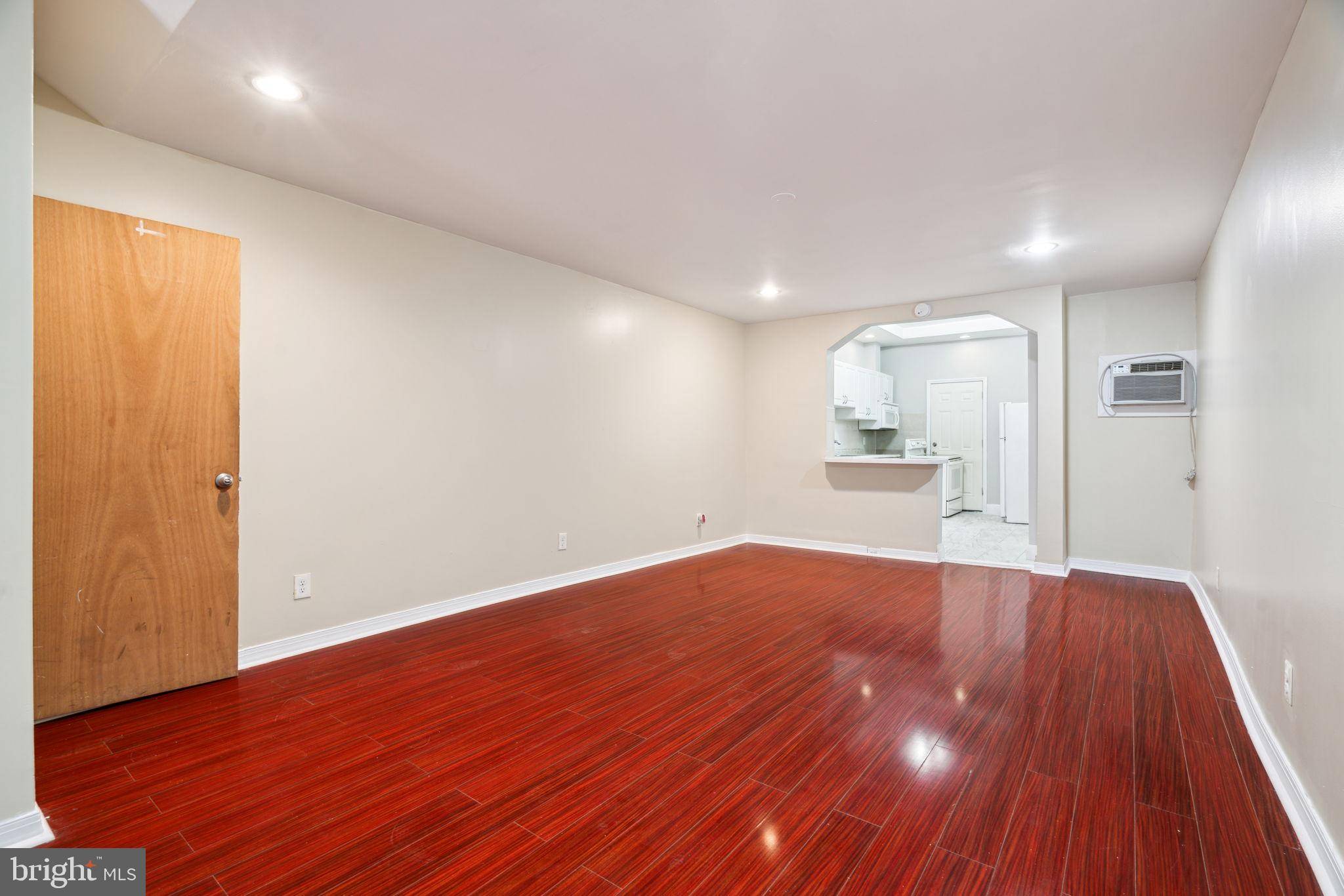 Philadelphia, PA 19133,2512 N FRONT ST