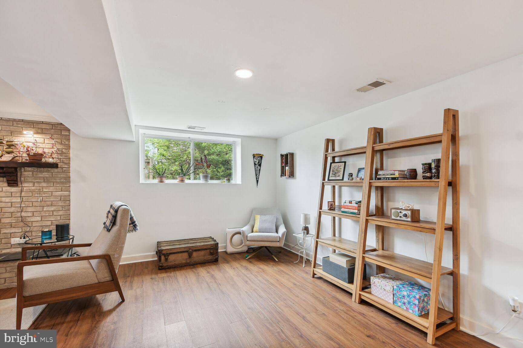 Herndon, VA 20170,709 BRUCE CT