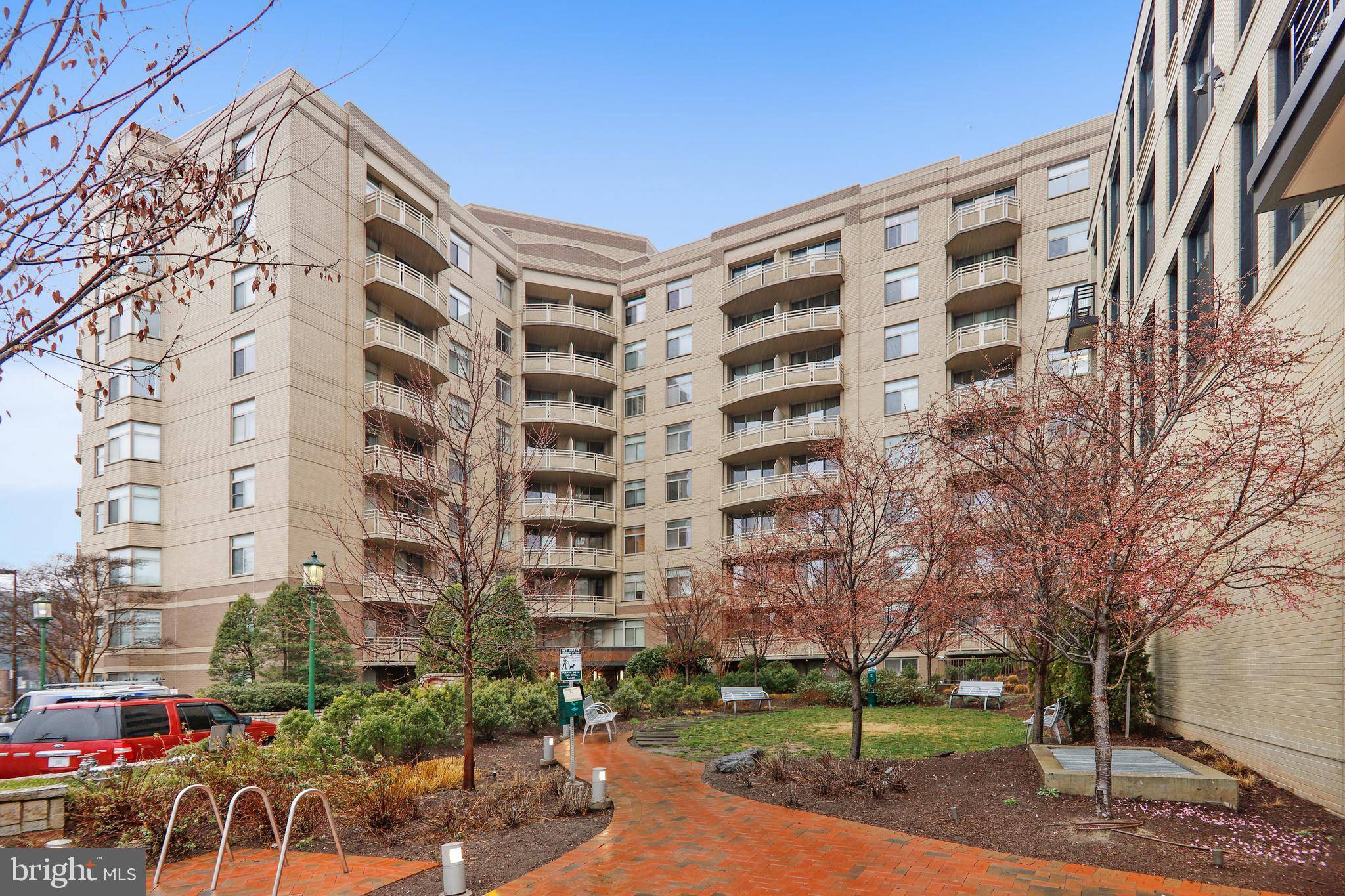 Bethesda, MD 20815,7111 WOODMONT AVE #401